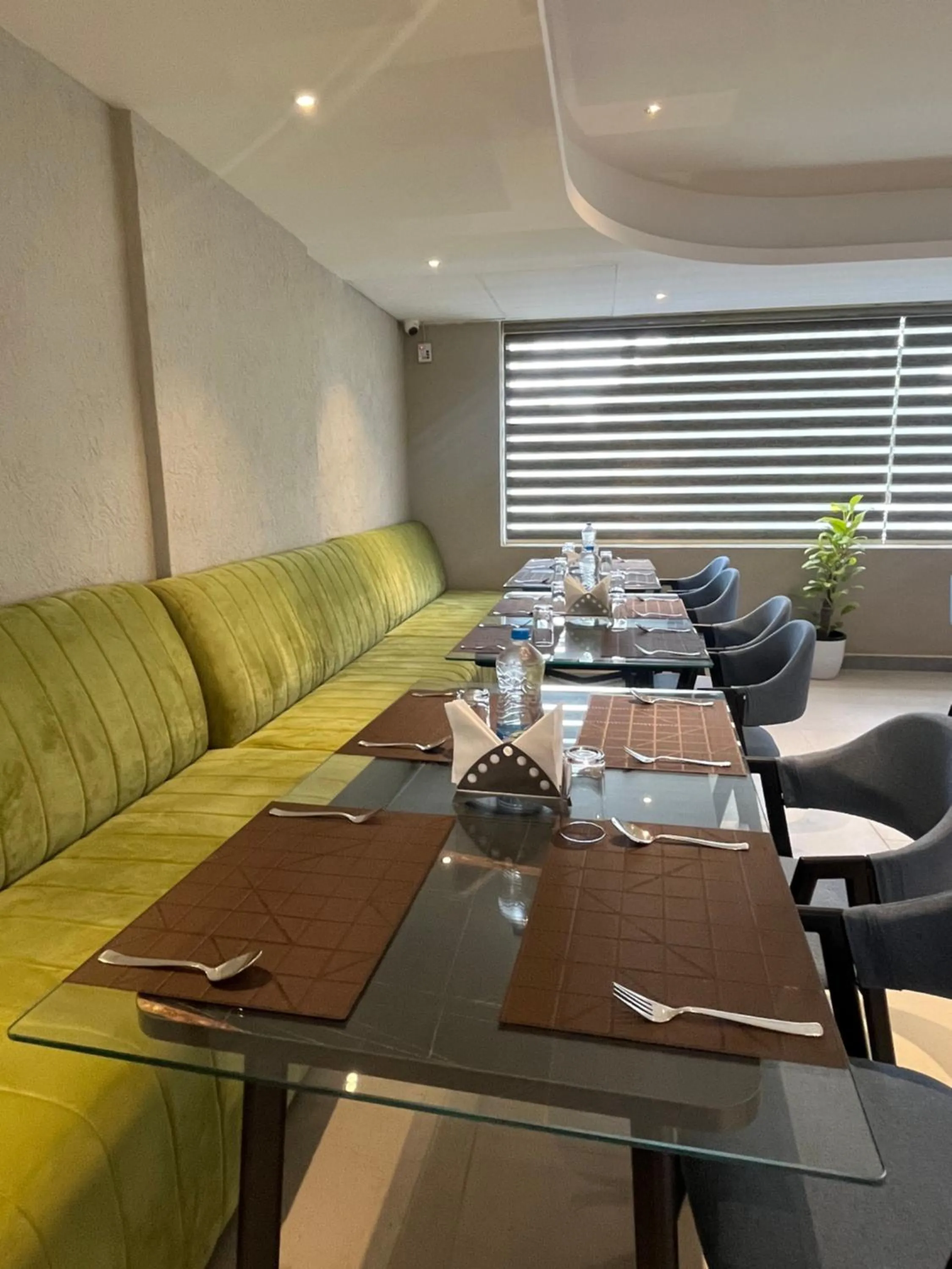 Dining area in PRESIDENCY AIRPORT HOTEL