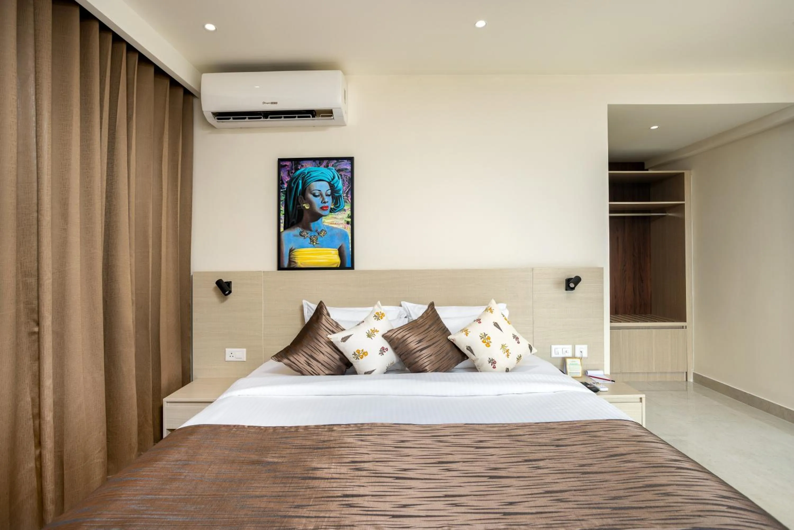 Bed in PRESIDENCY AIRPORT HOTEL