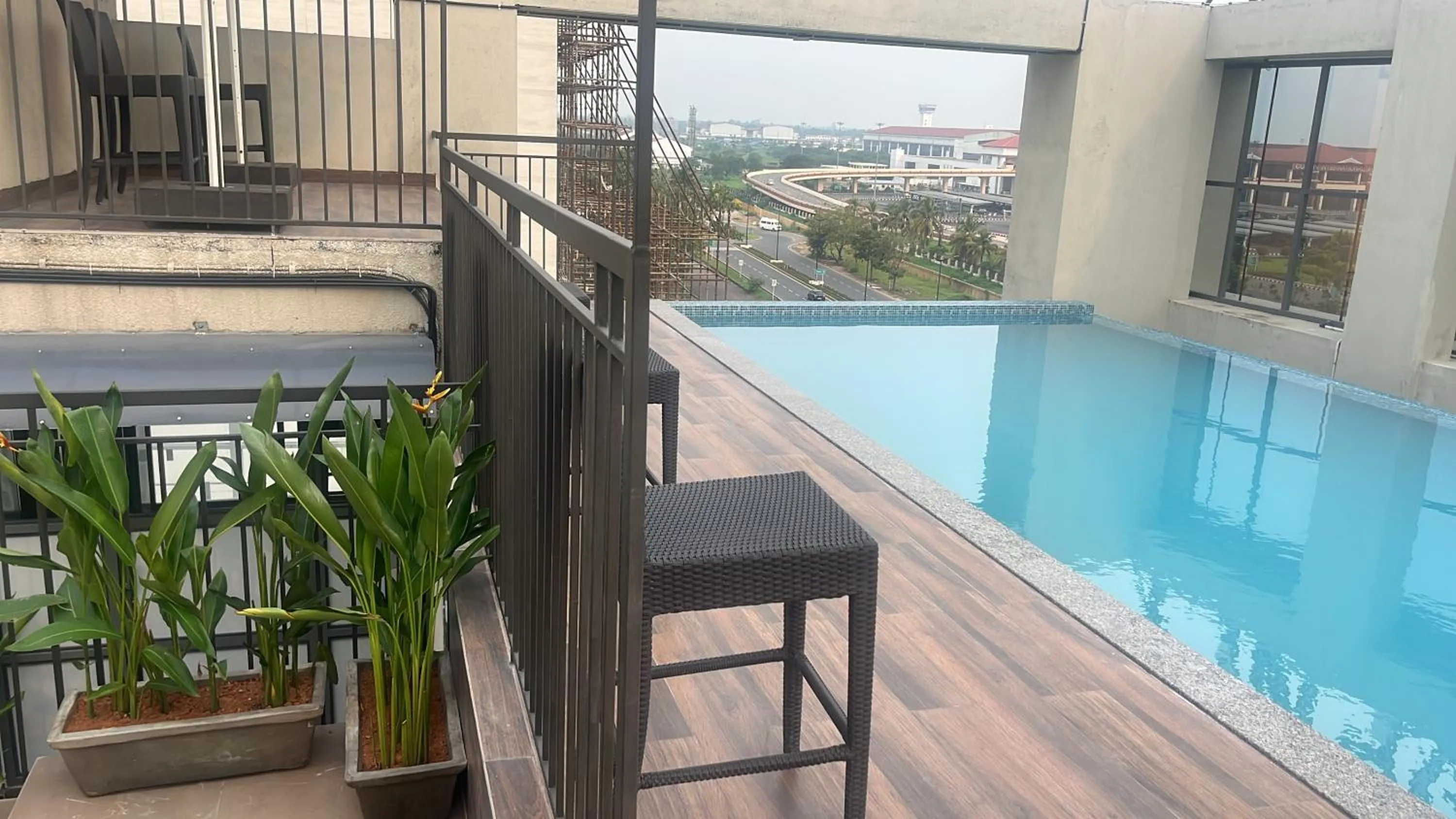 Swimming pool in PRESIDENCY AIRPORT HOTEL