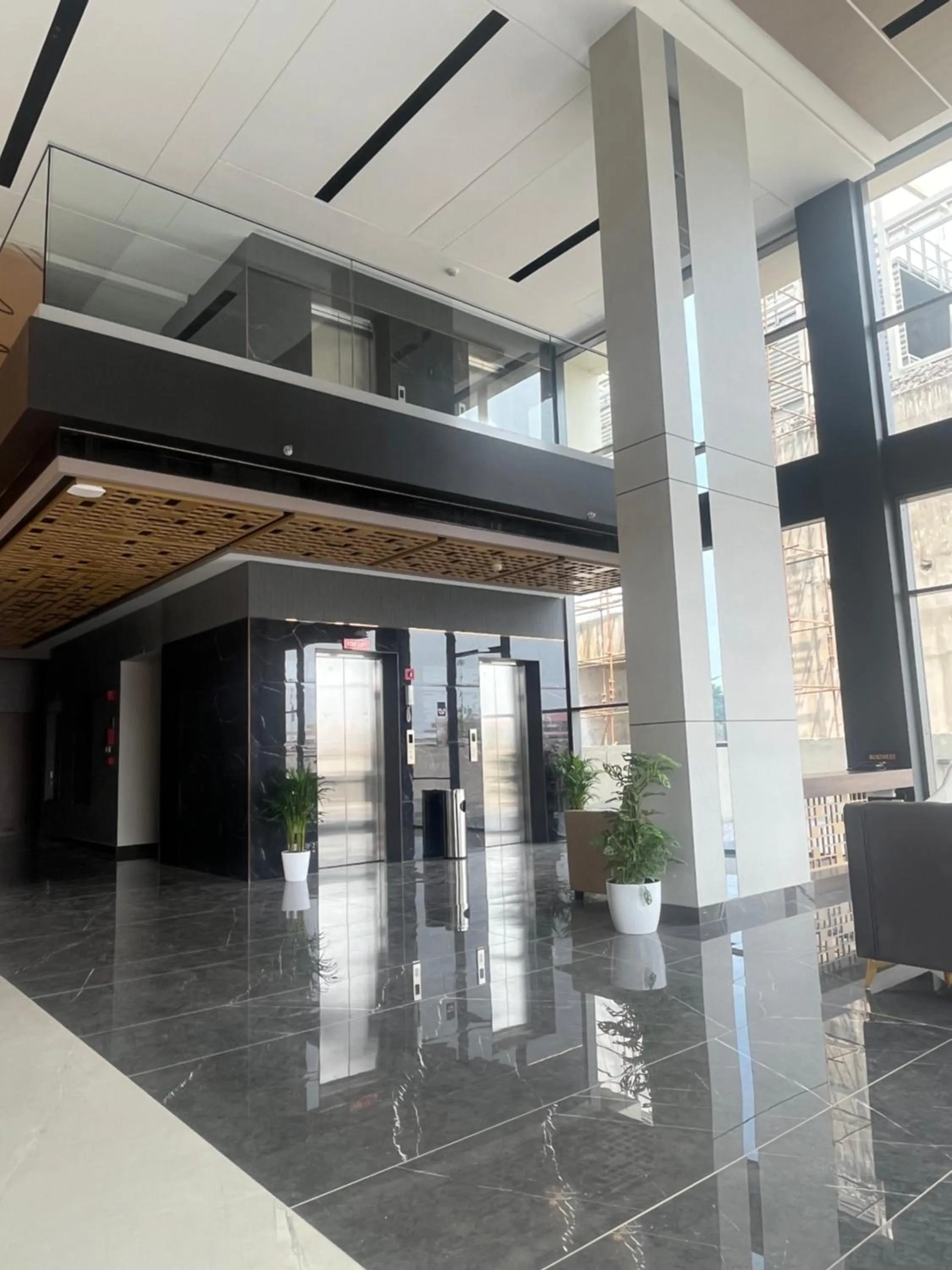 Lobby or reception in PRESIDENCY AIRPORT HOTEL