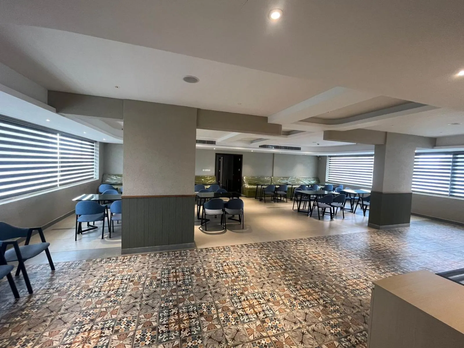 Restaurant/places to eat in PRESIDENCY AIRPORT HOTEL