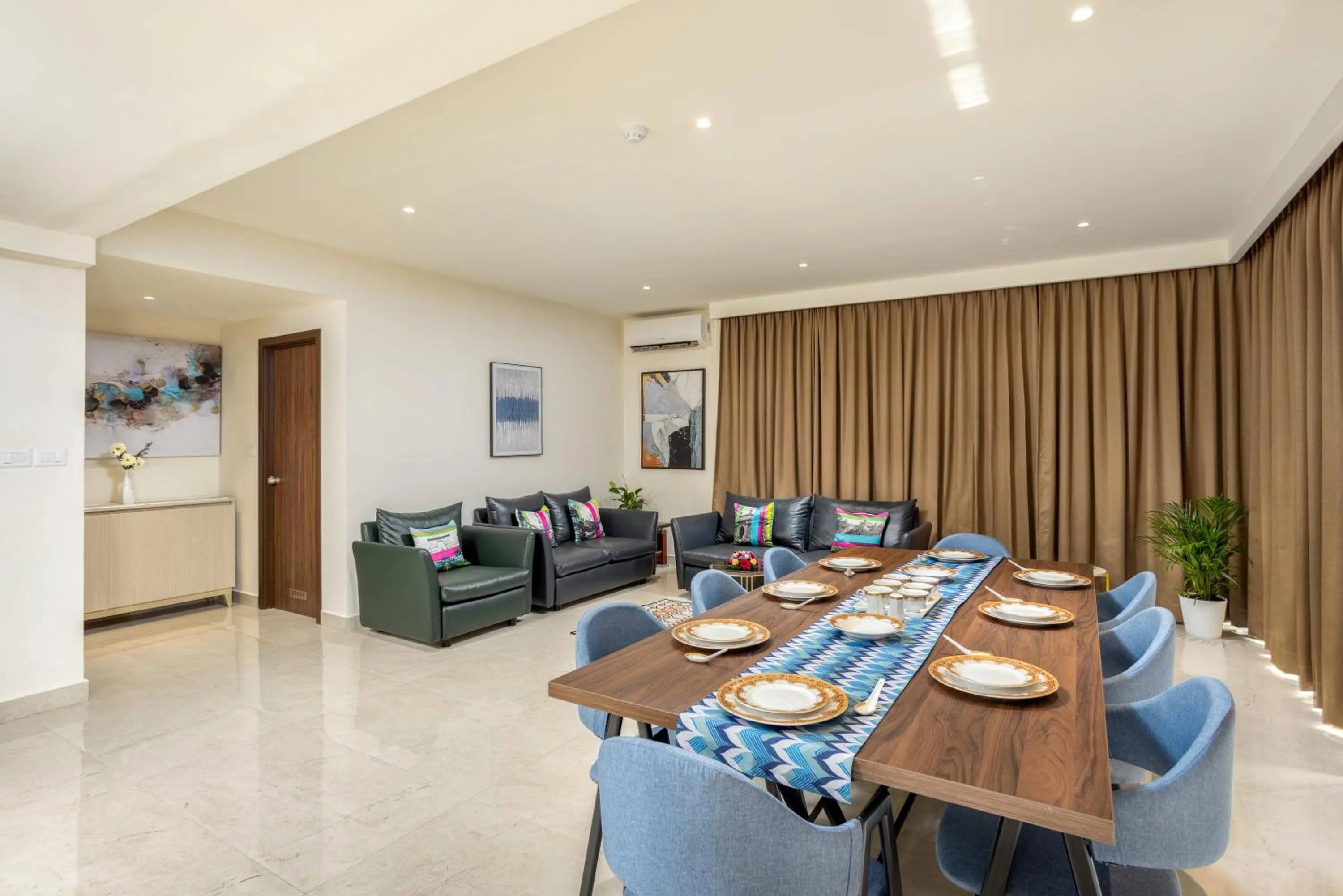 Dining area in PRESIDENCY AIRPORT HOTEL