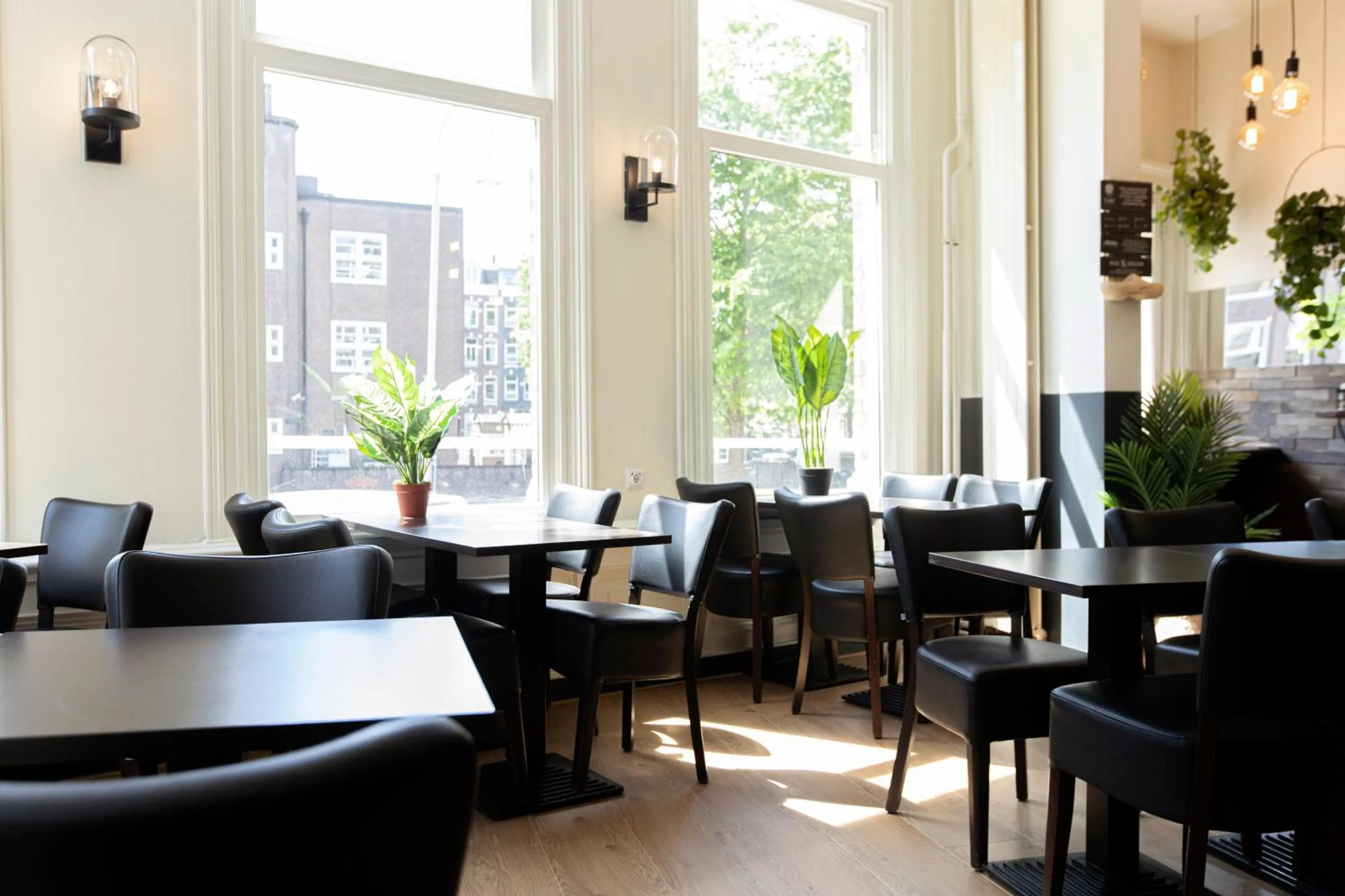 Restaurant/places to eat in Quentin Amsterdam Hotel