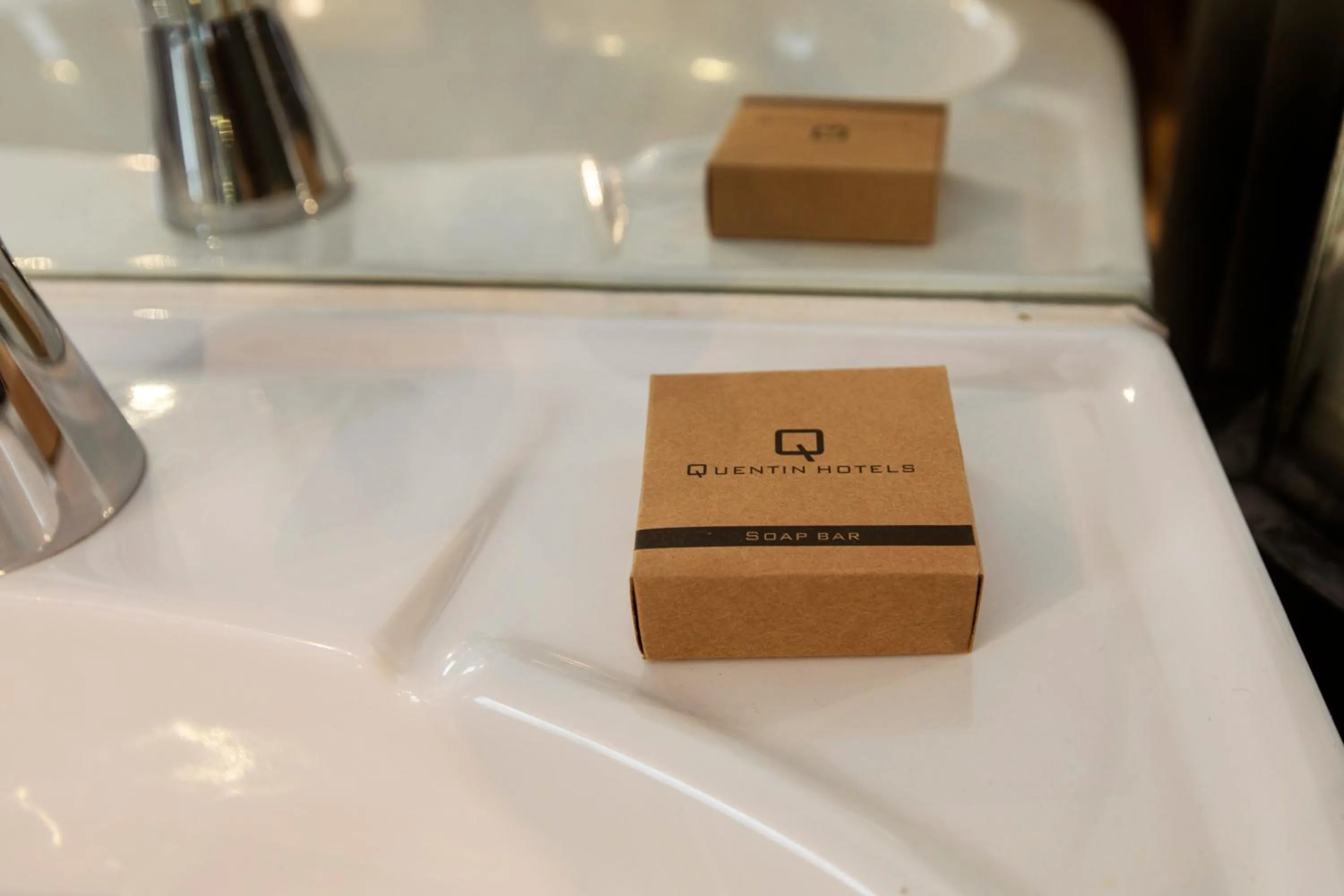 Bathroom in Quentin Amsterdam Hotel