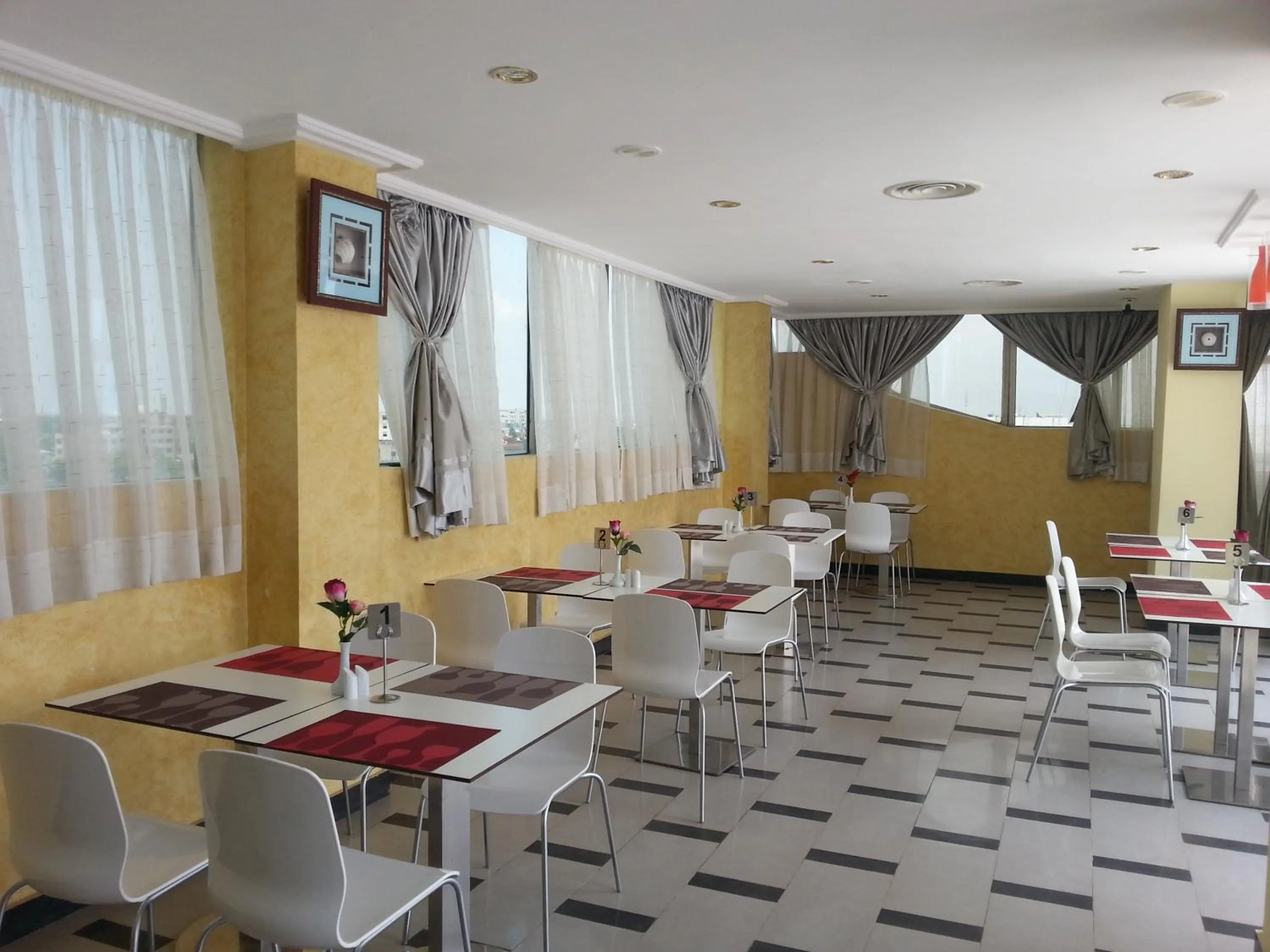 Restaurant/places to eat in Benin Royal Hotel