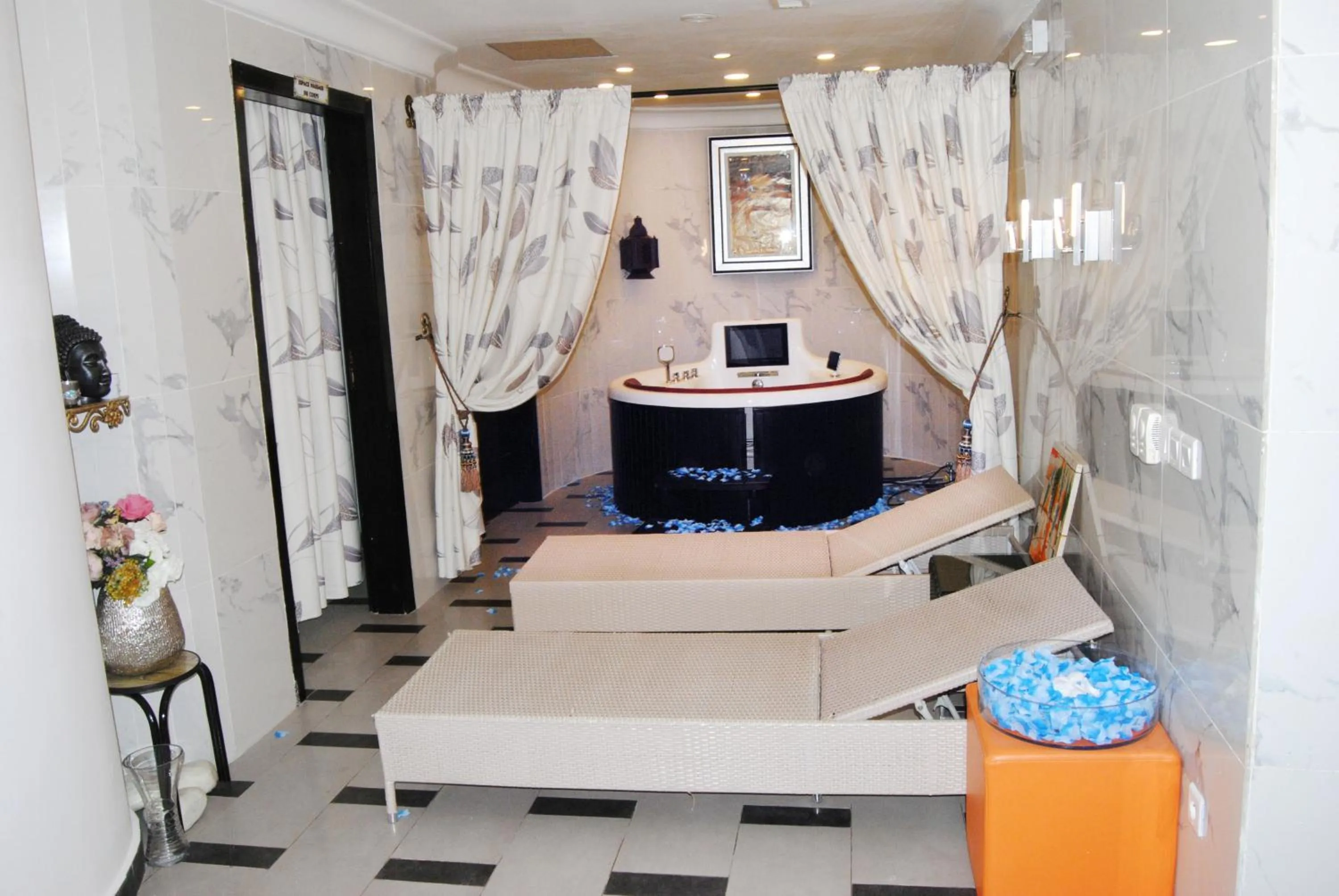 Spa and wellness centre/facilities in Benin Royal Hotel