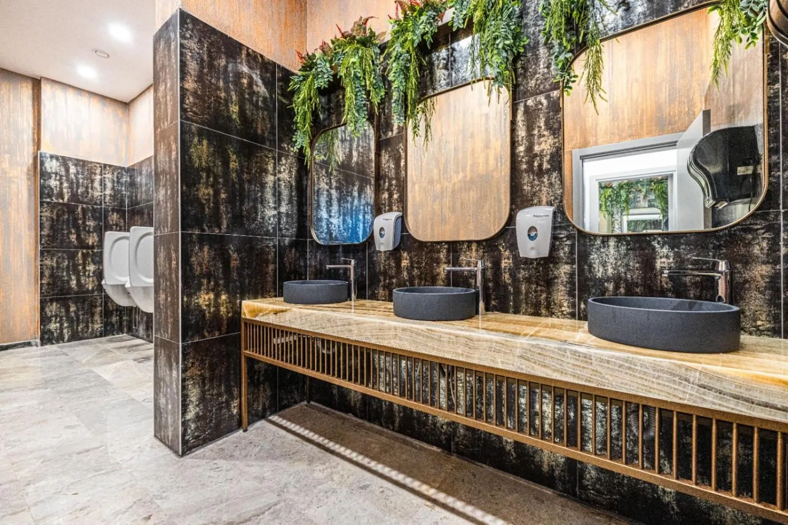 Decorative detail in Gözegir Hotel