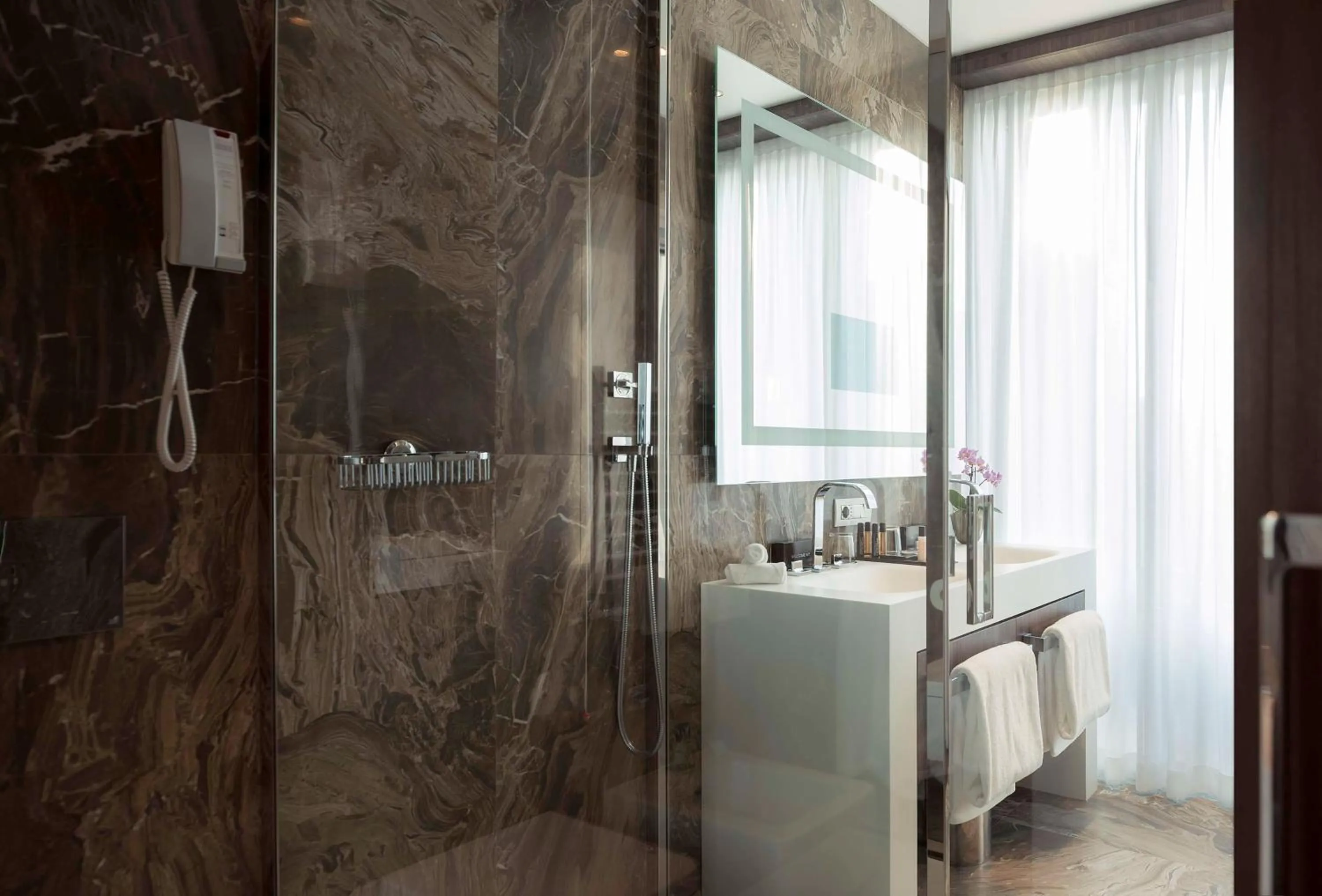 Photo of the whole room in Hyatt Centric Milan Centrale