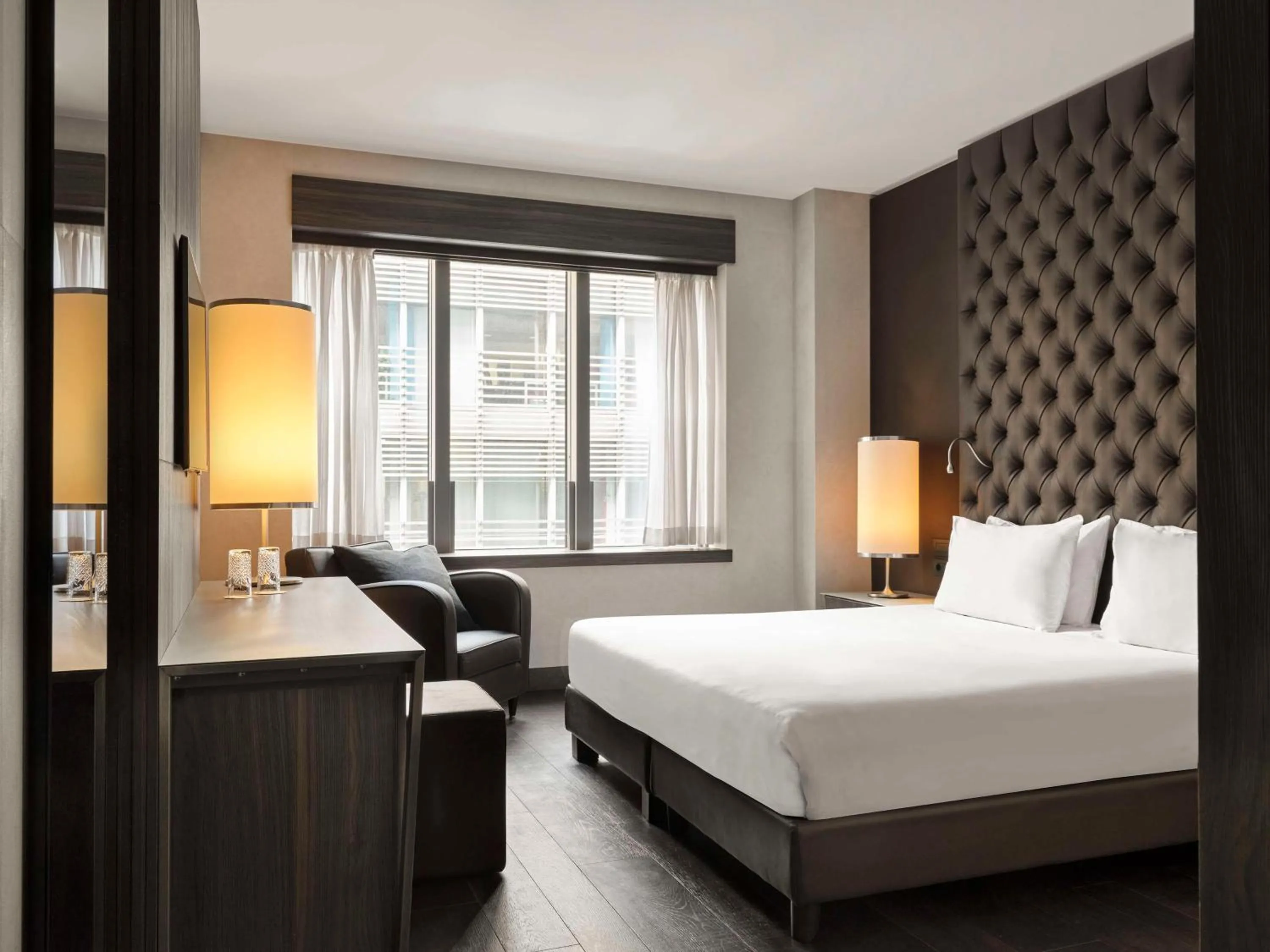 Photo of the whole room, Bed in Hyatt Centric Milan Centrale