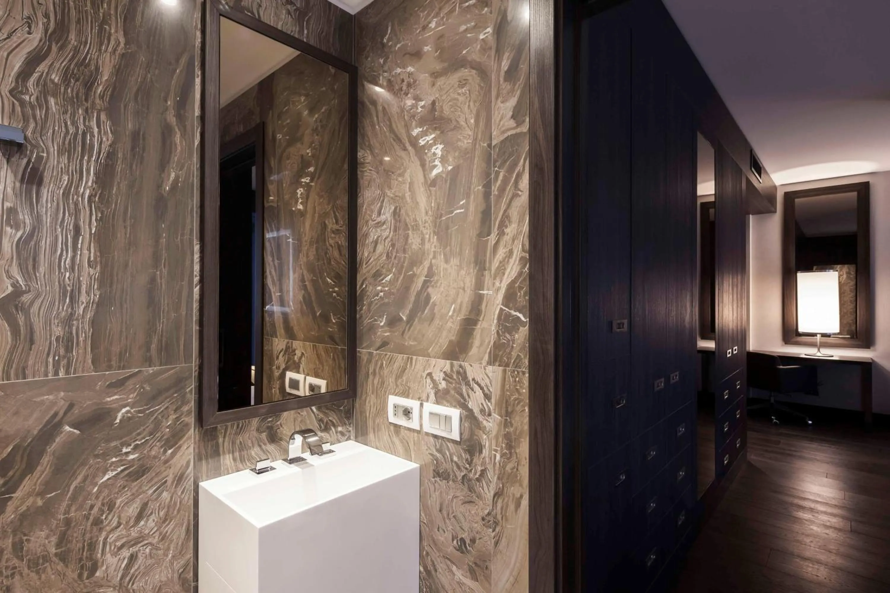 Photo of the whole room in Hyatt Centric Milan Centrale