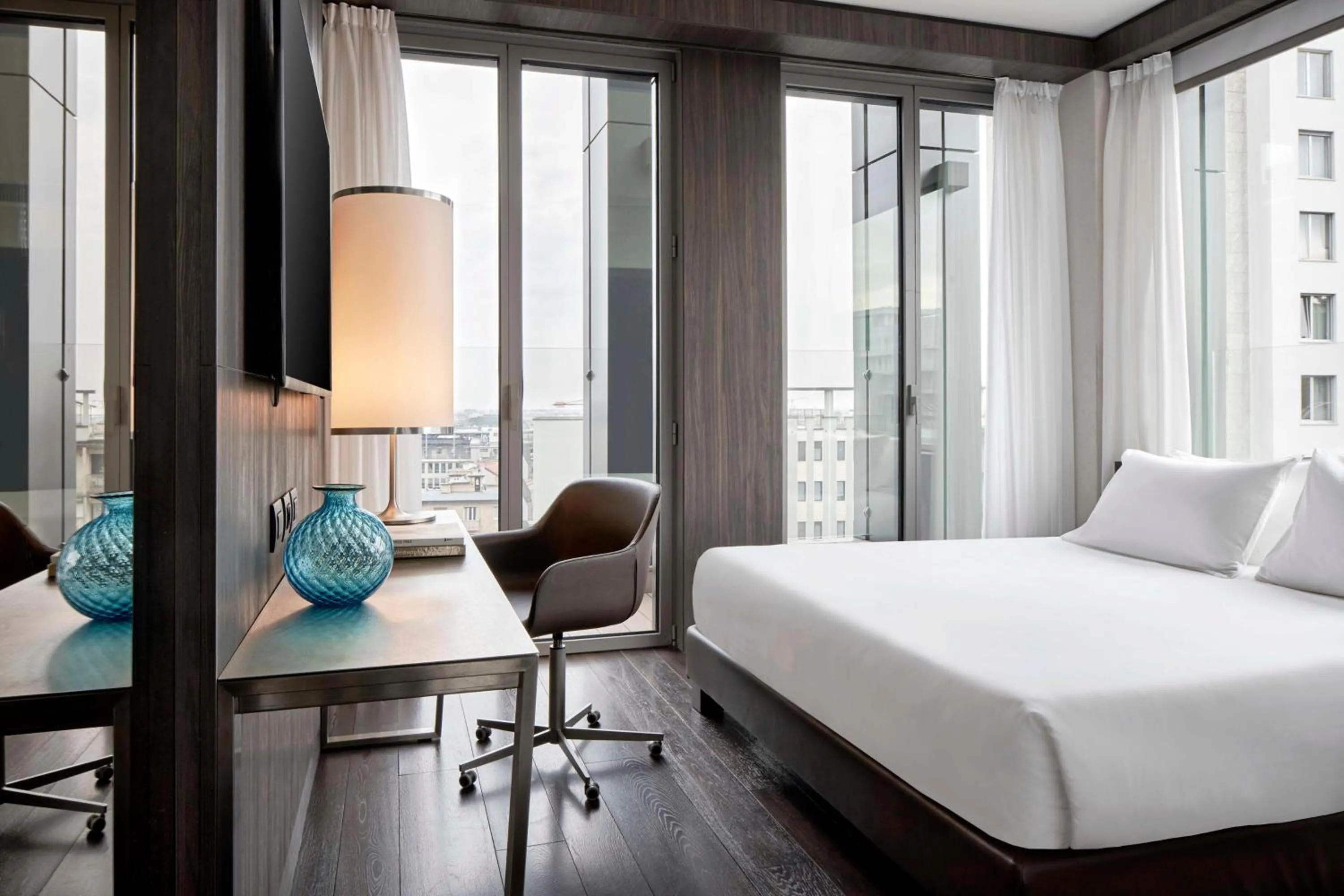 Photo of the whole room, Bed in Hyatt Centric Milan Centrale