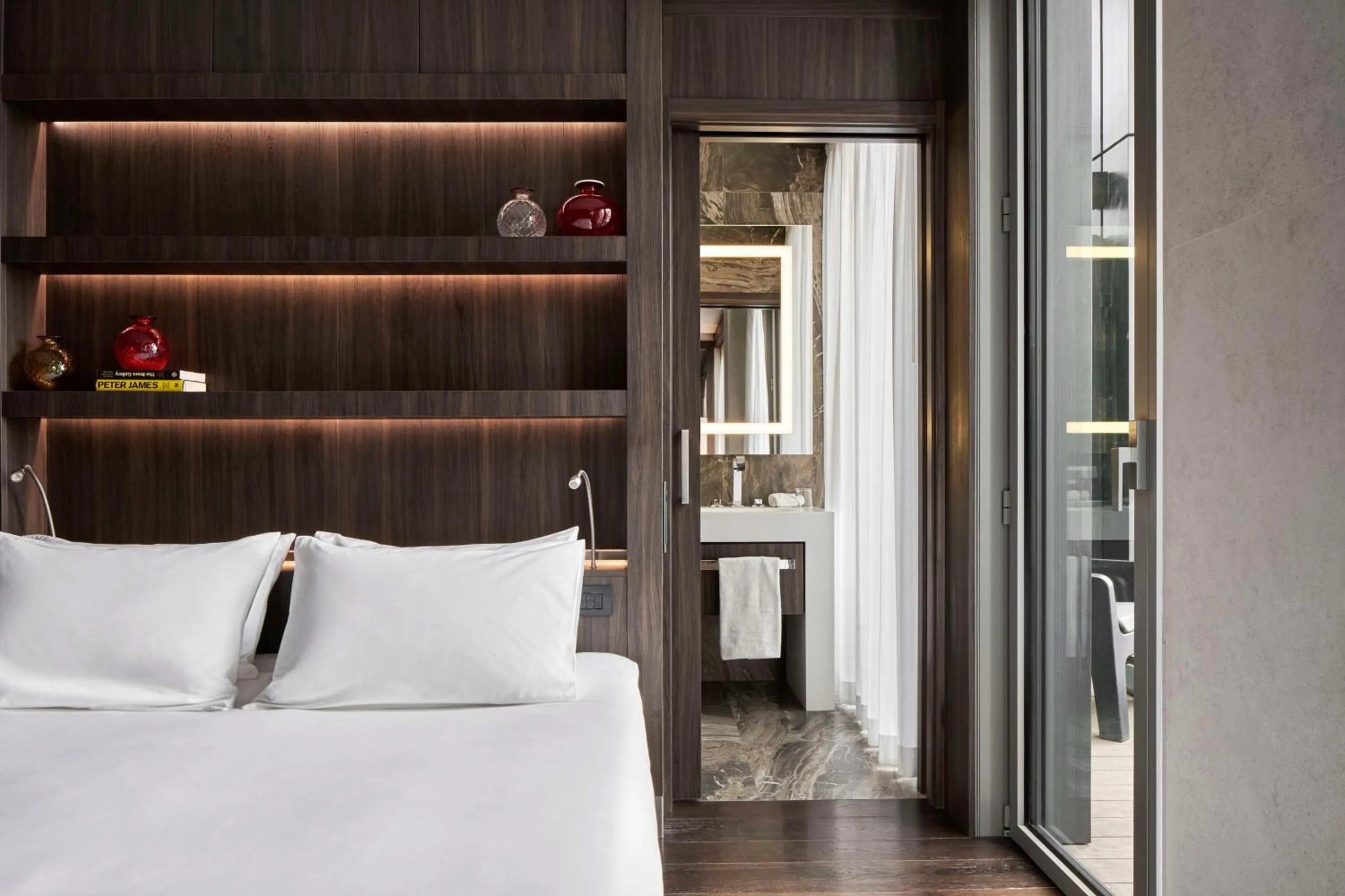 Photo of the whole room, Bed in Hyatt Centric Milan Centrale