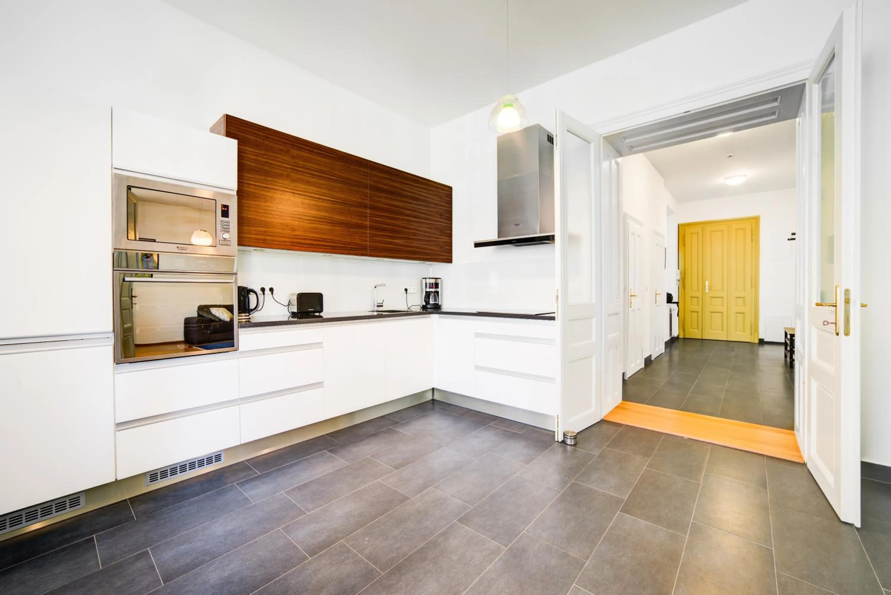 Kitchen or kitchenette in Bishop Apartments