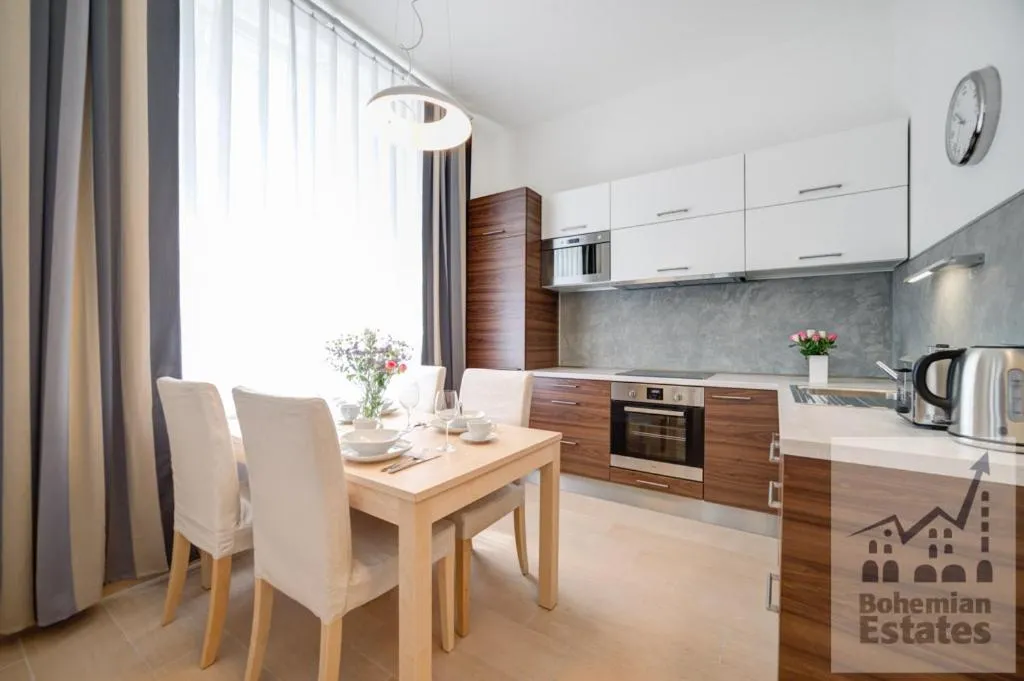 Dining area in Bishop Apartments