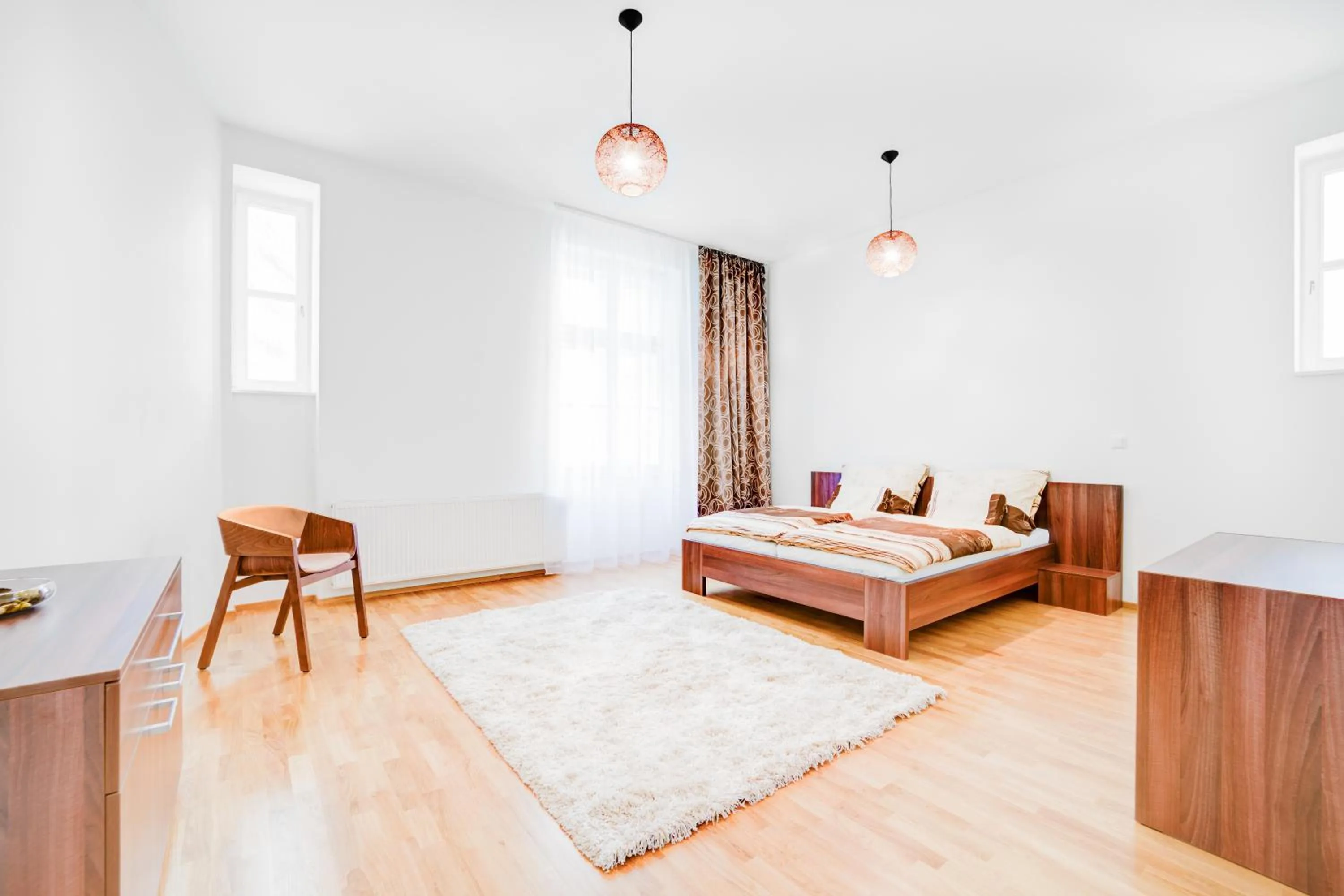 Photo of the whole room, Bed in Bishop Apartments