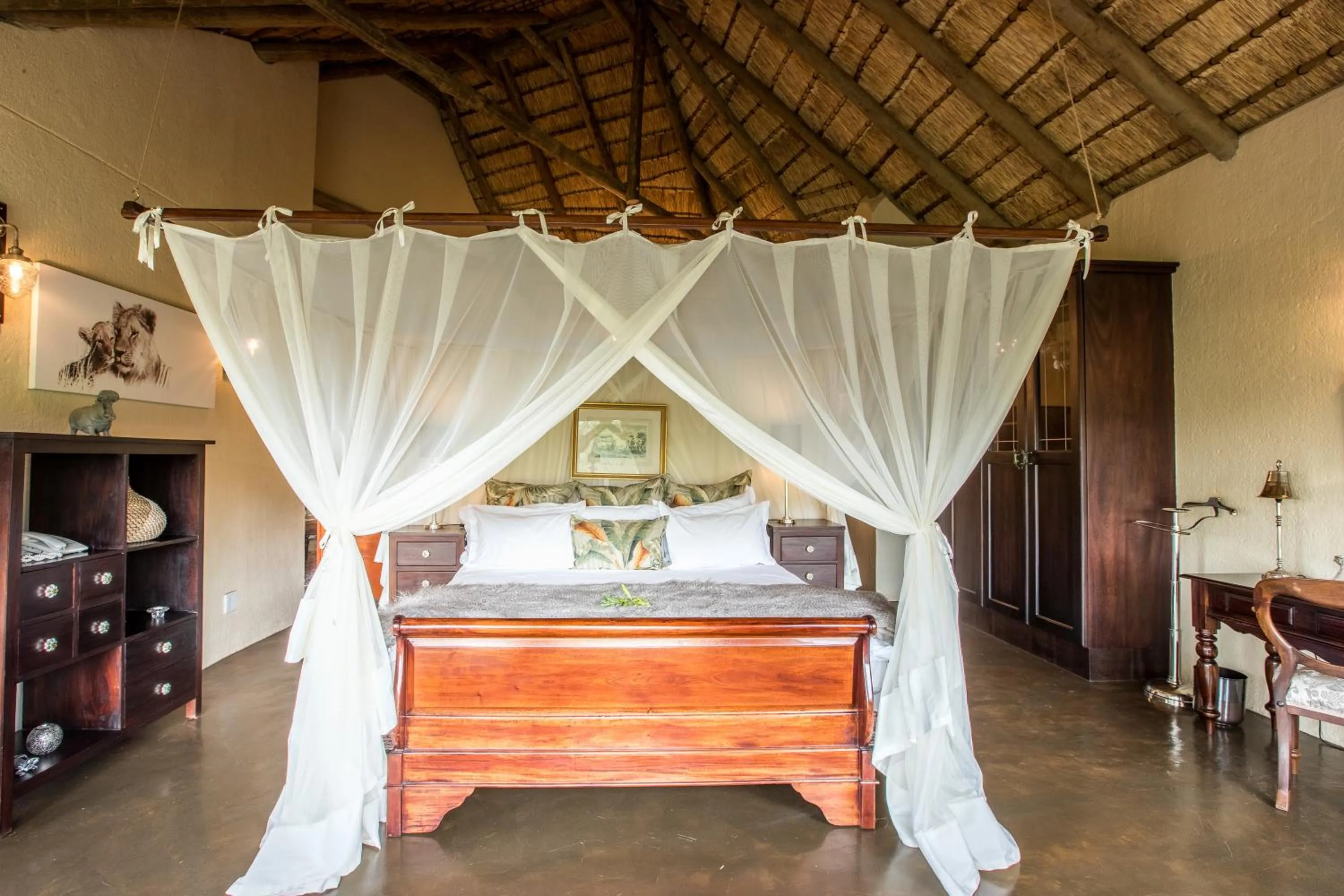 Bed in Tintswalo Safari