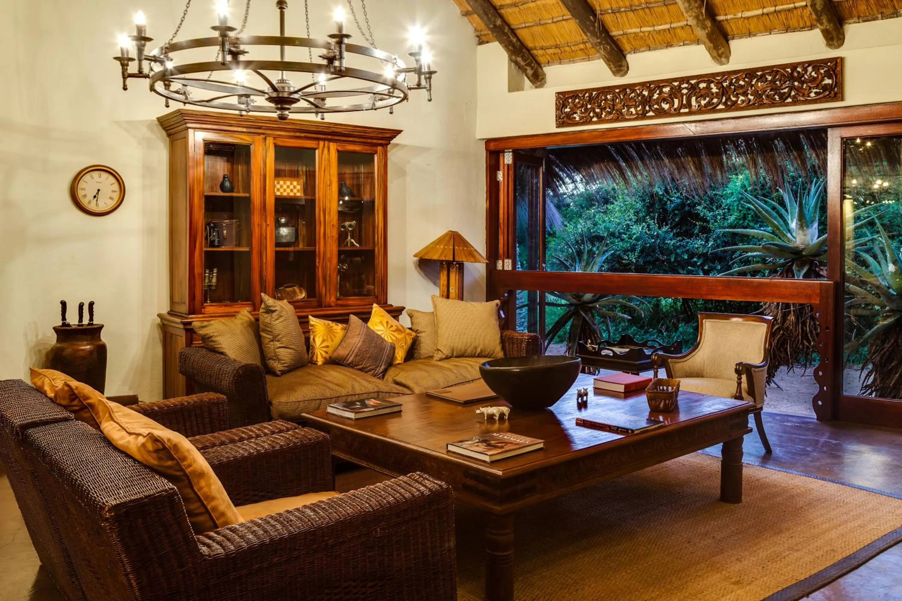 Living room in Tintswalo Safari