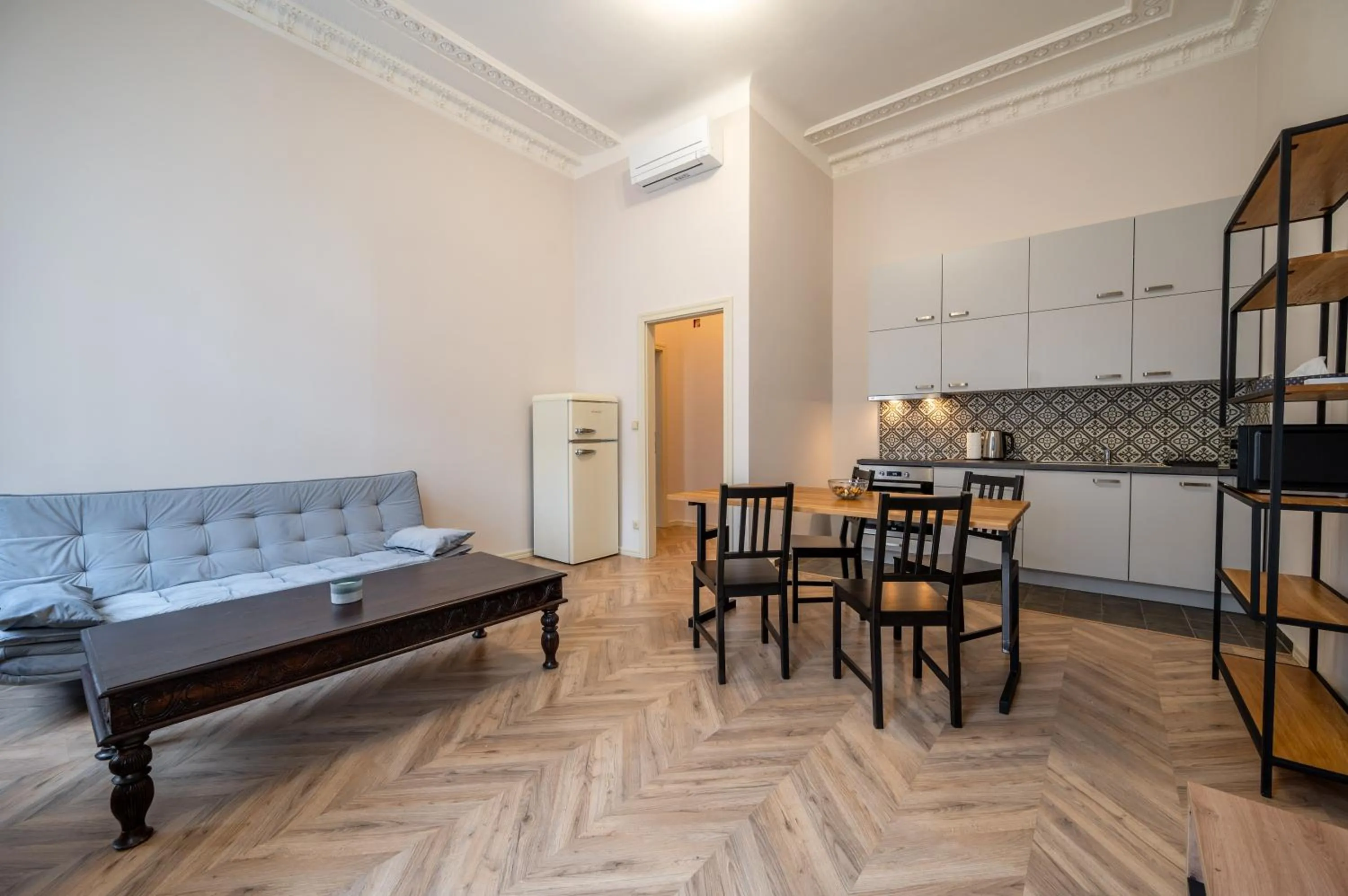 Two-Bedroom Apartment in Palace Petrarca