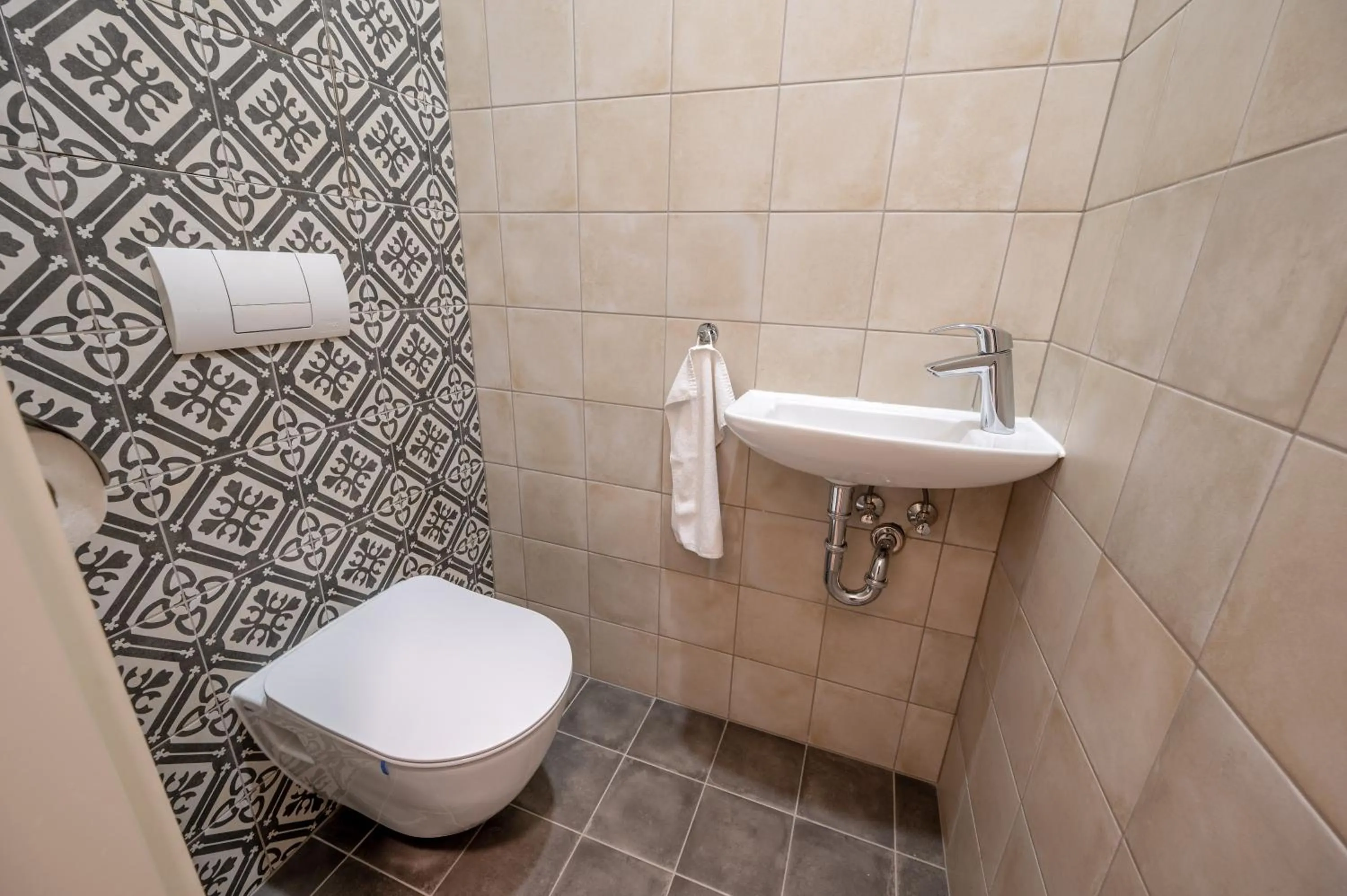 Toilet in Palace Petrarca
