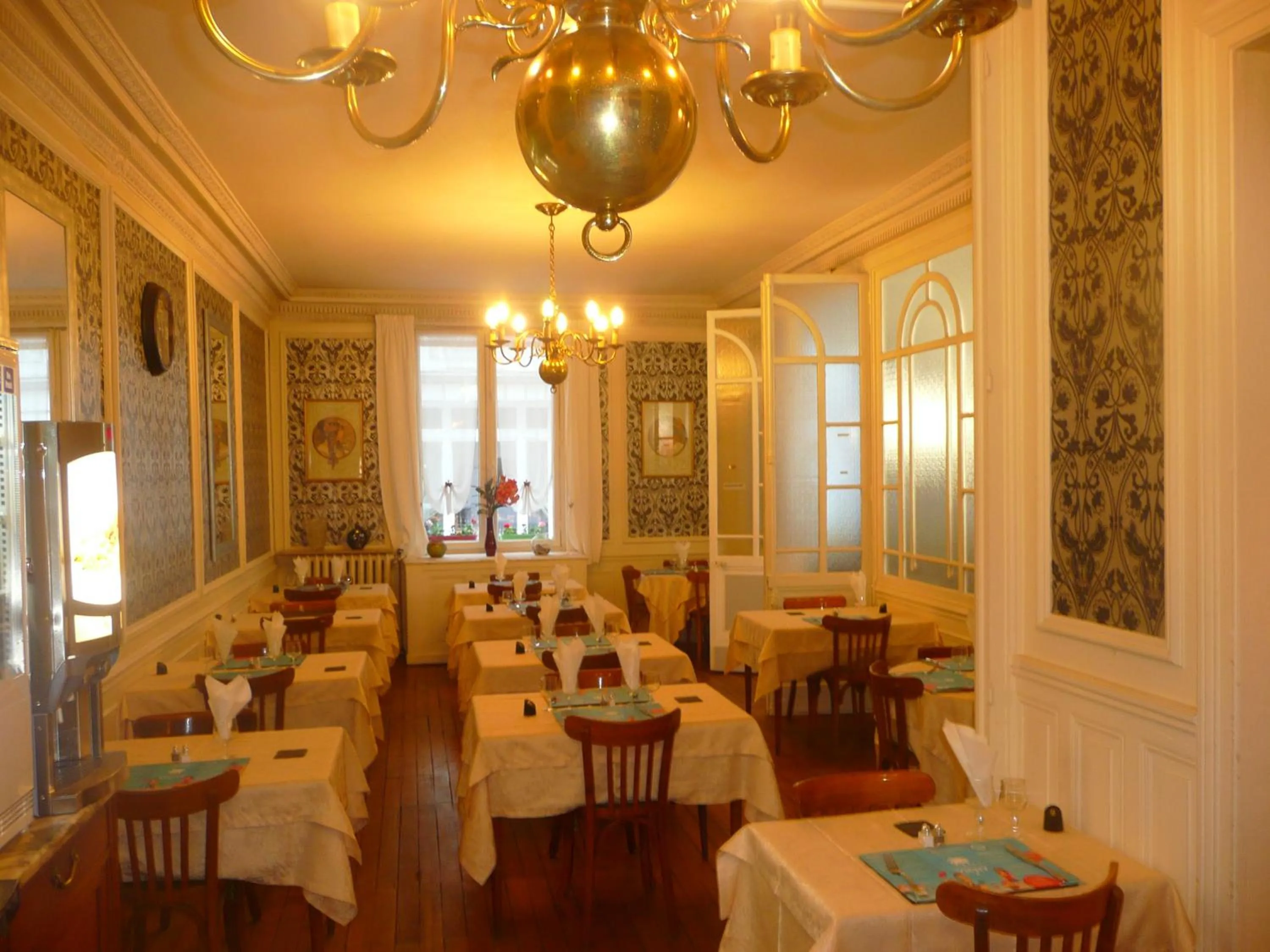 Restaurant/places to eat in Hôtel Riviera