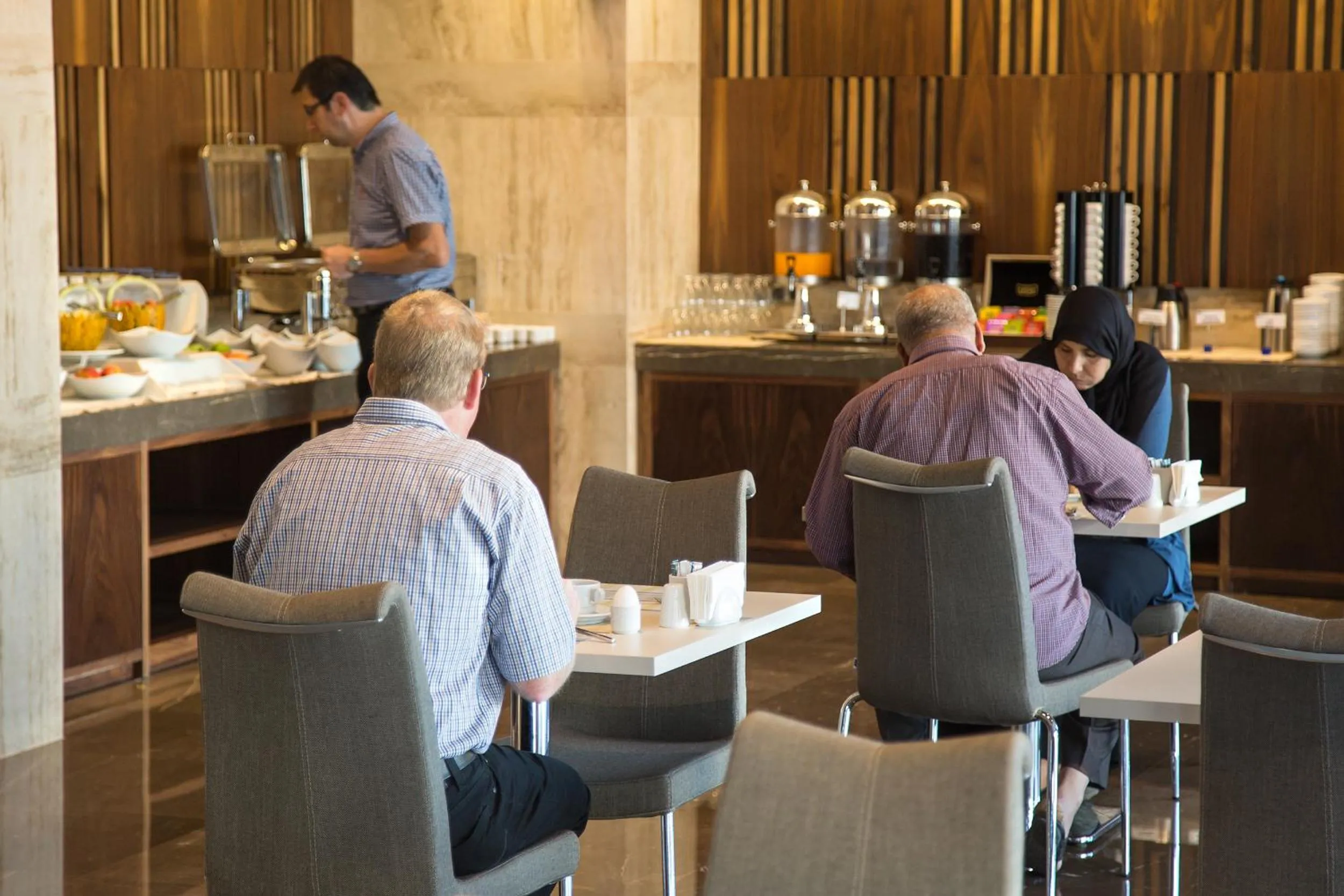 Restaurant/places to eat in Fesa Business Hotel