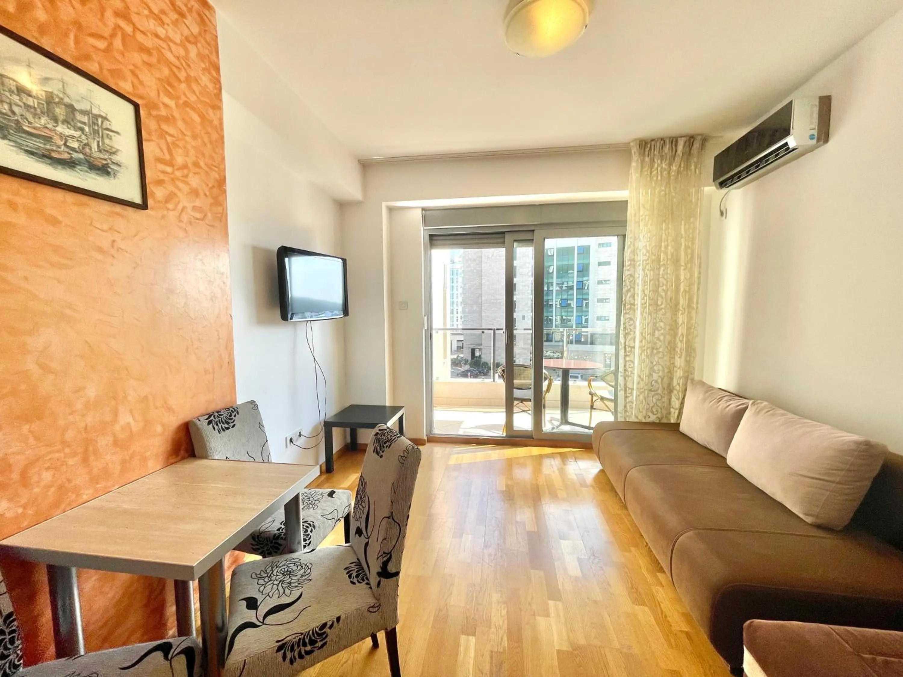Dining area in Comfort Apartments Aleksic