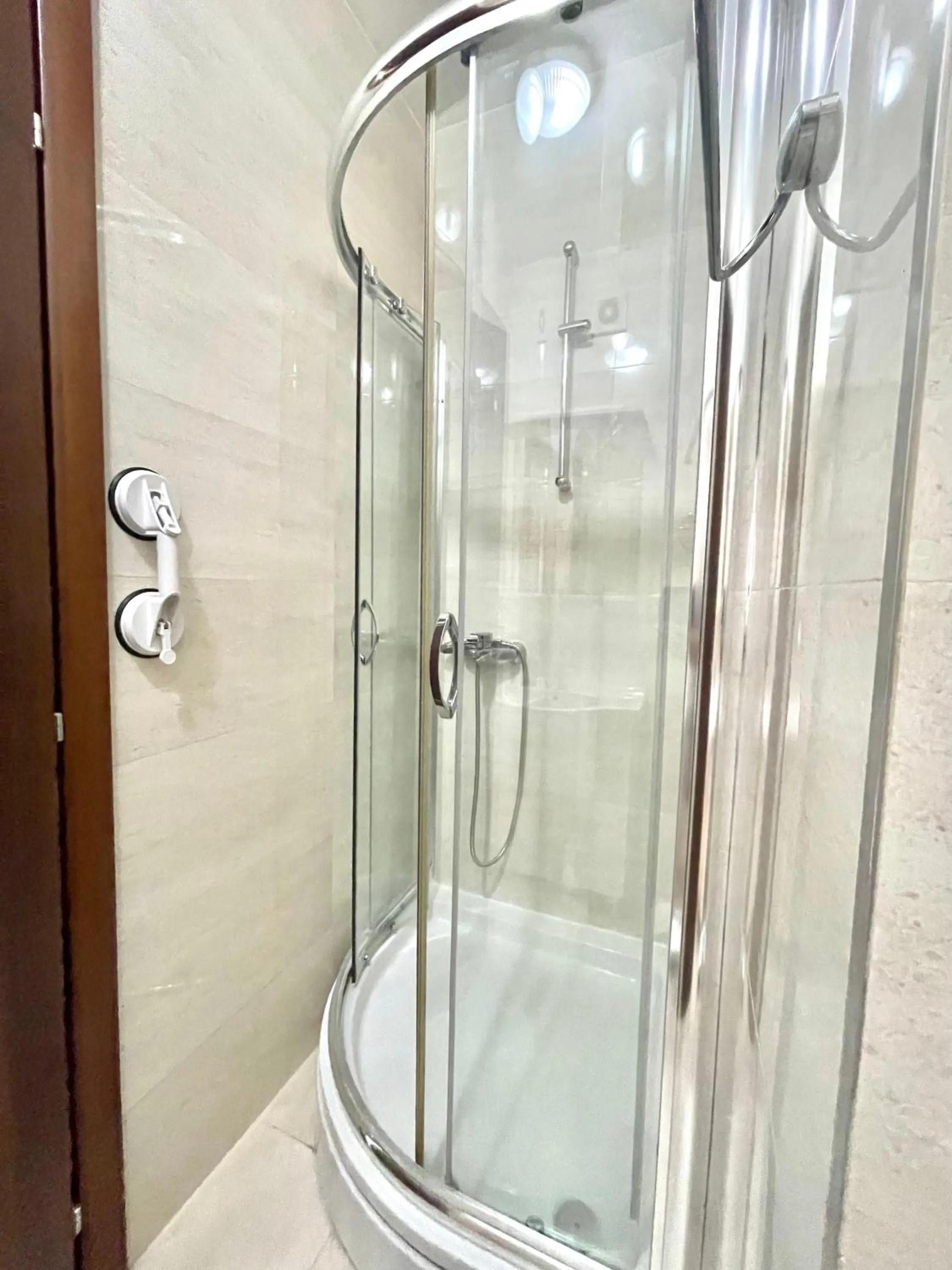 Shower in Comfort Apartments Aleksic