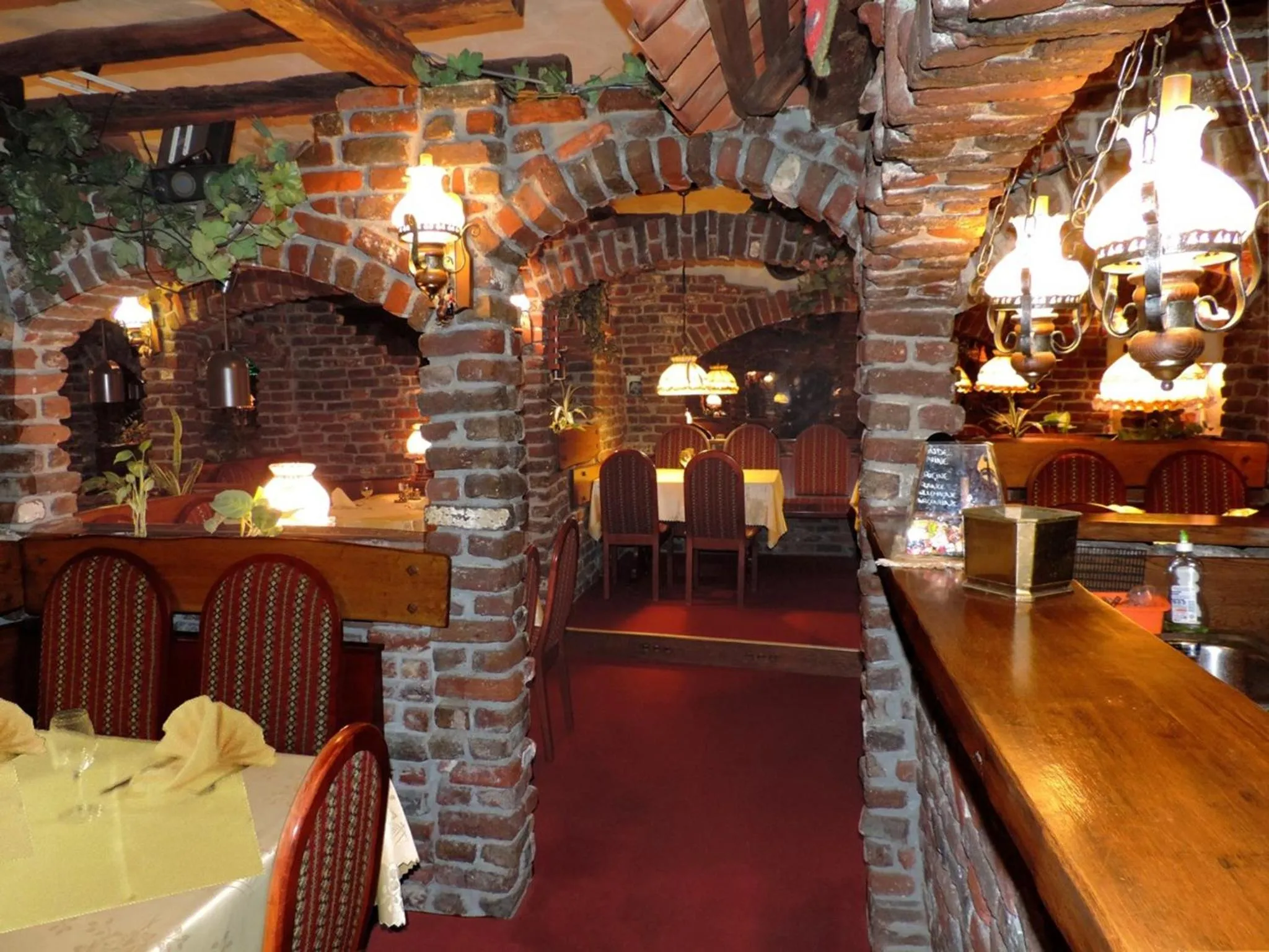 Restaurant/places to eat in Hotel Restaurant Cristal