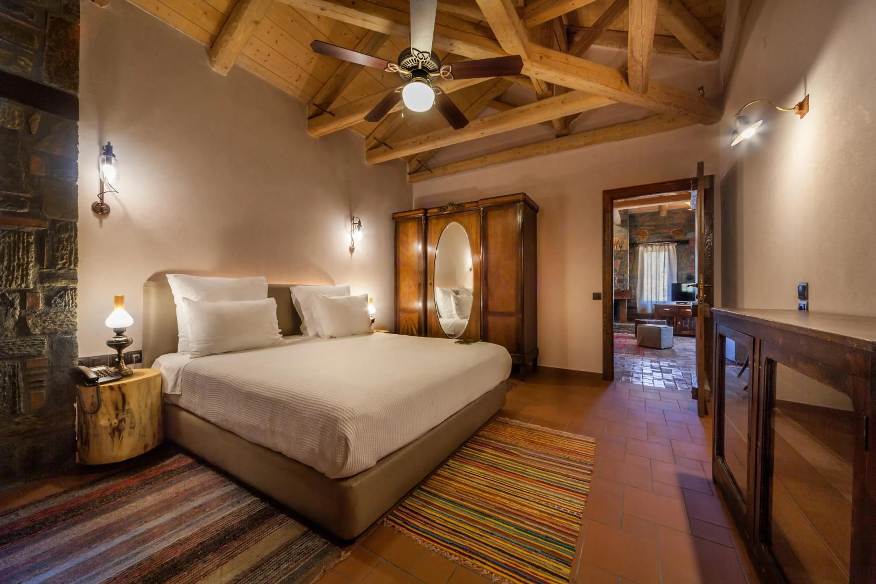 Photo of the whole room, Bed in Montanema Handmade Village