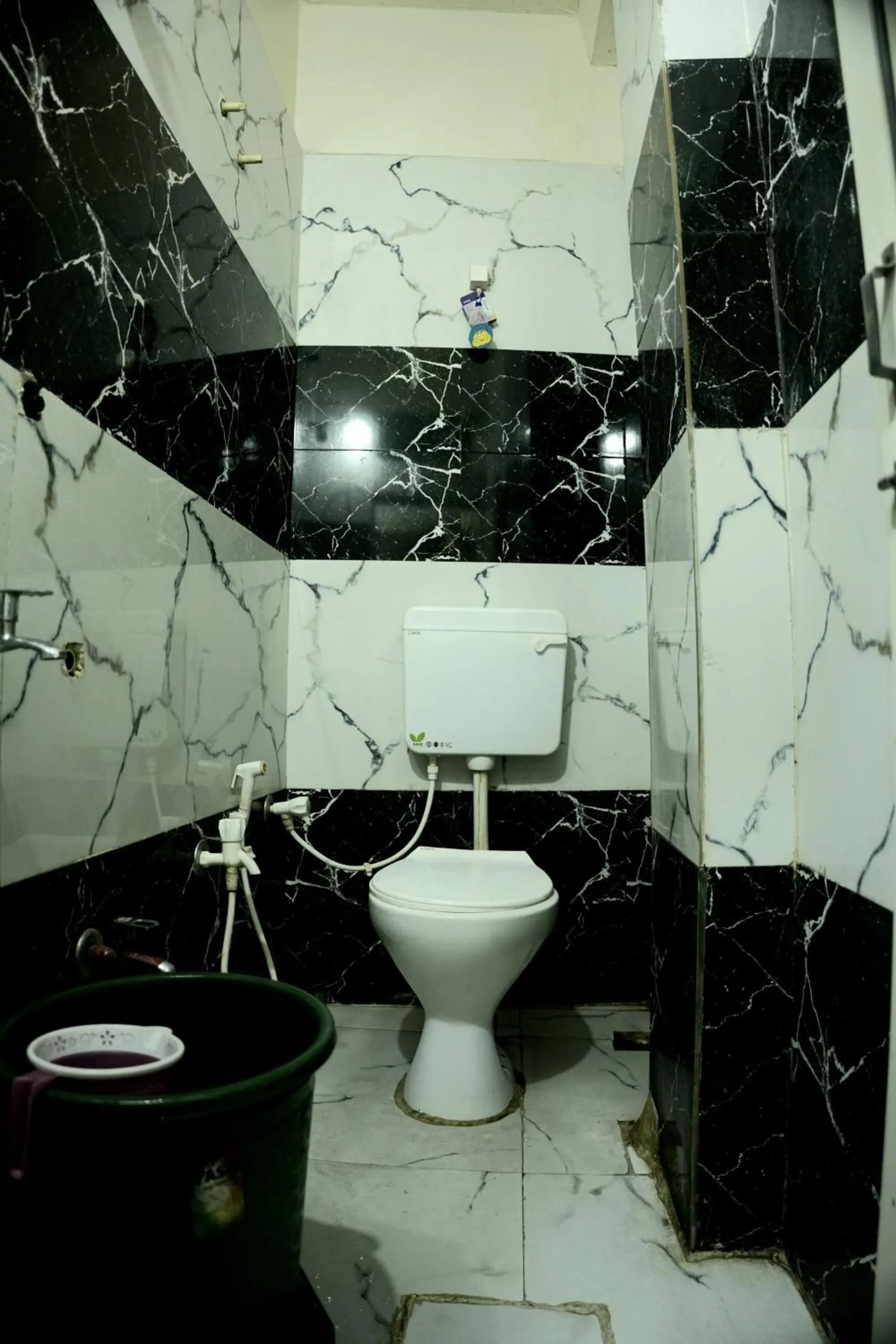 Shower in Hotel Ganraj