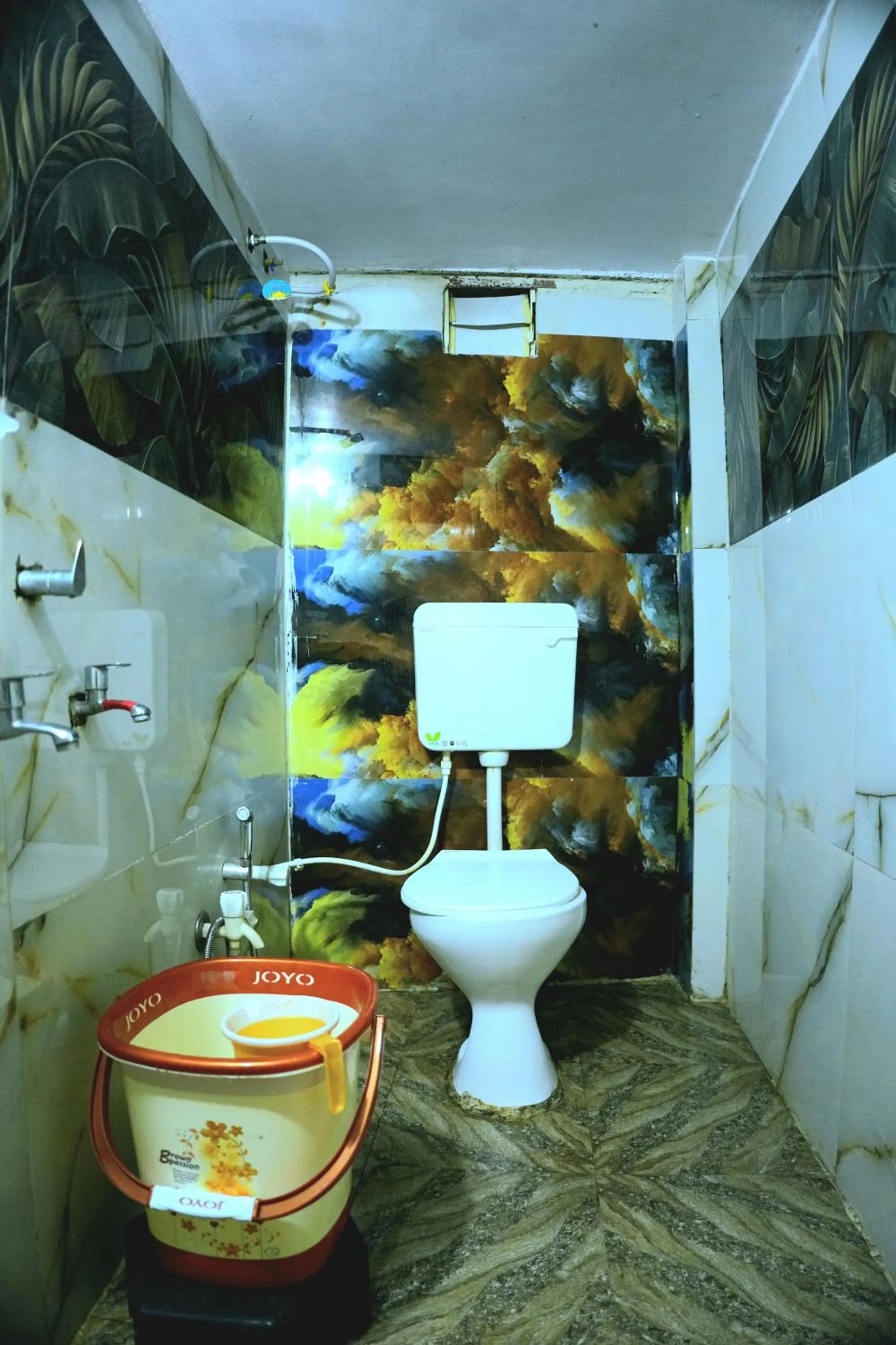 Toilet in Hotel Ganraj