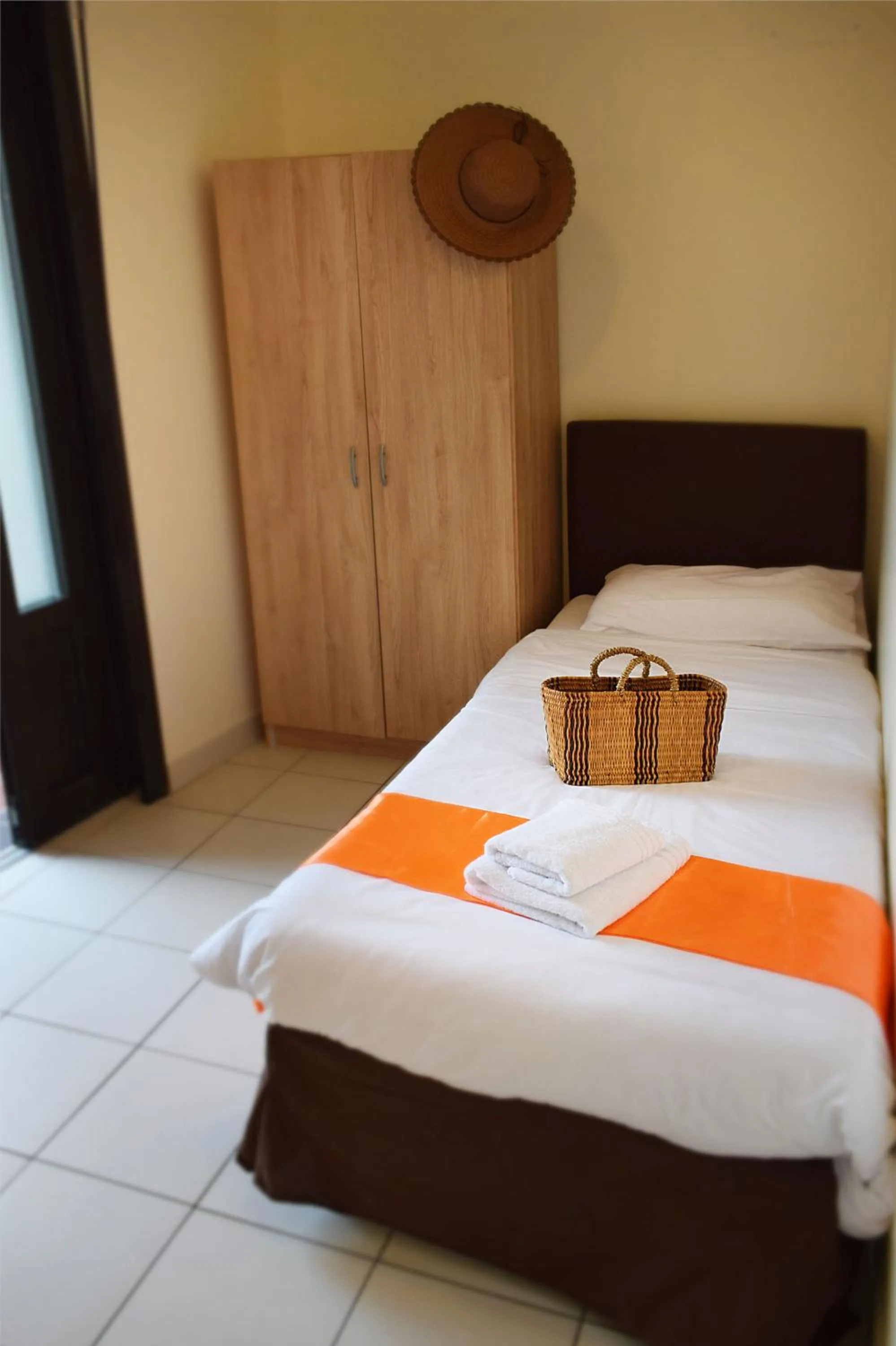 Bed in Logis Hôtel Restaurant Le Top du Roulier