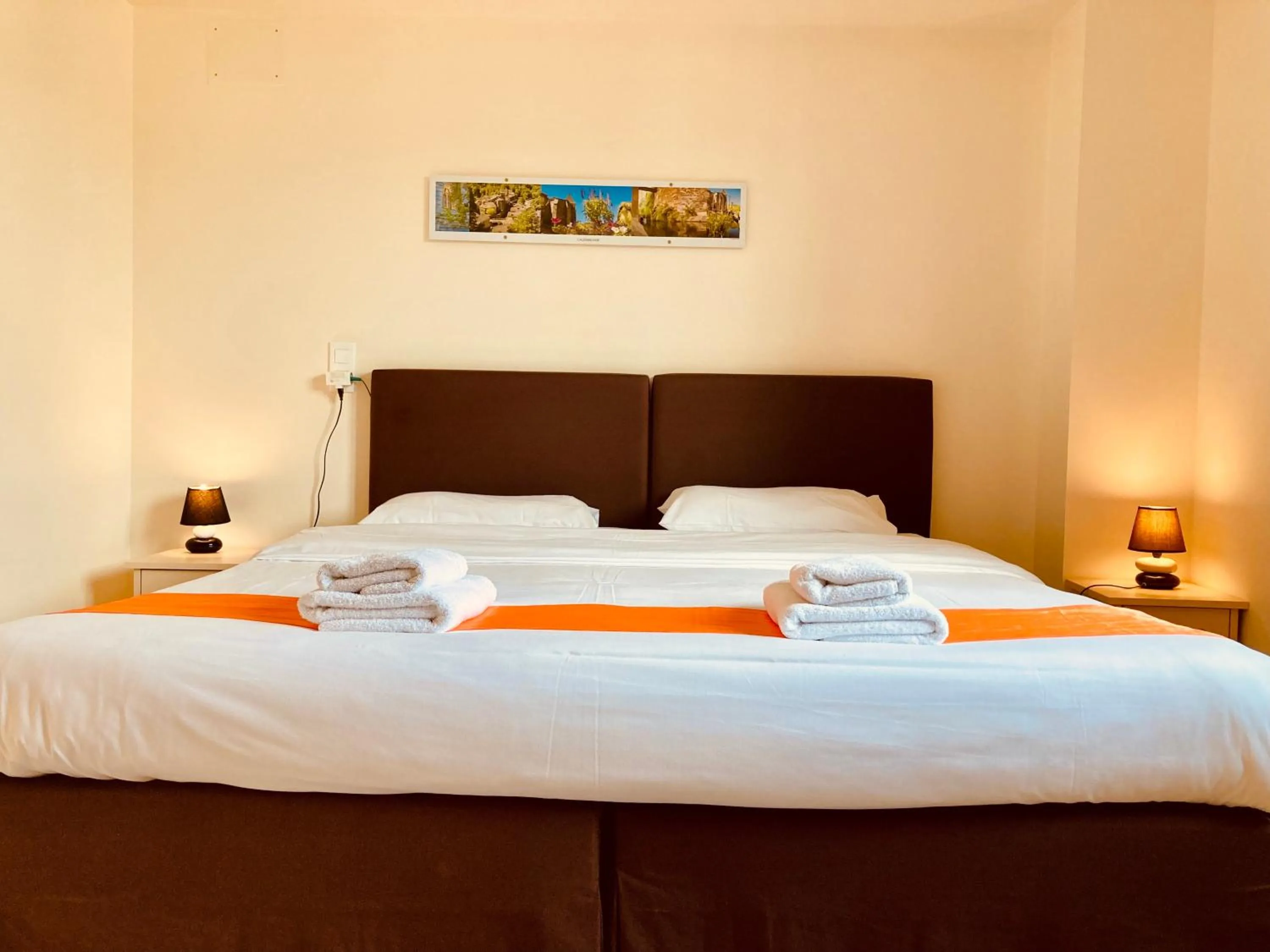 Bed in Logis Hôtel Restaurant Le Top du Roulier