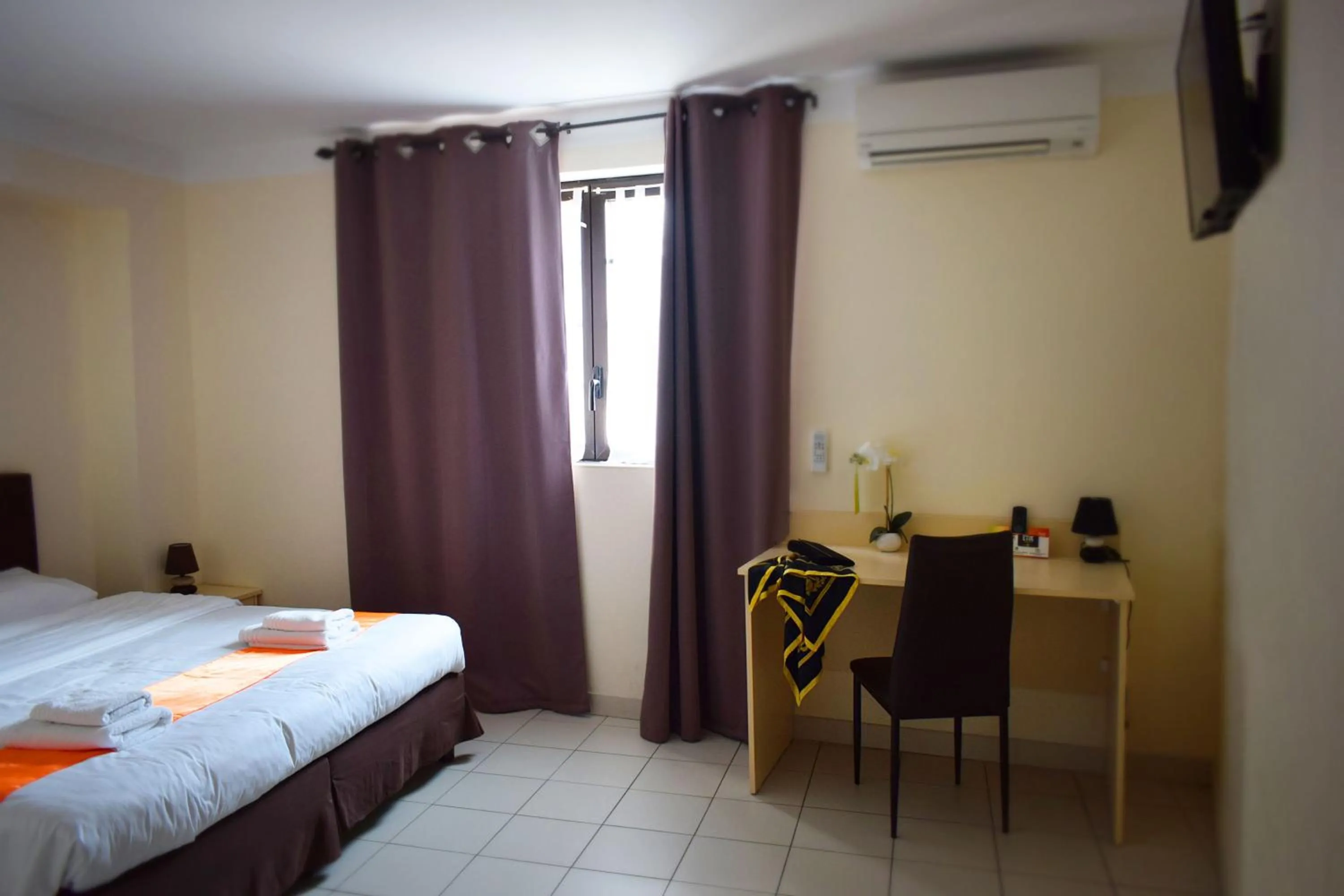 Bedroom, Bed in Logis Hôtel Restaurant Le Top du Roulier