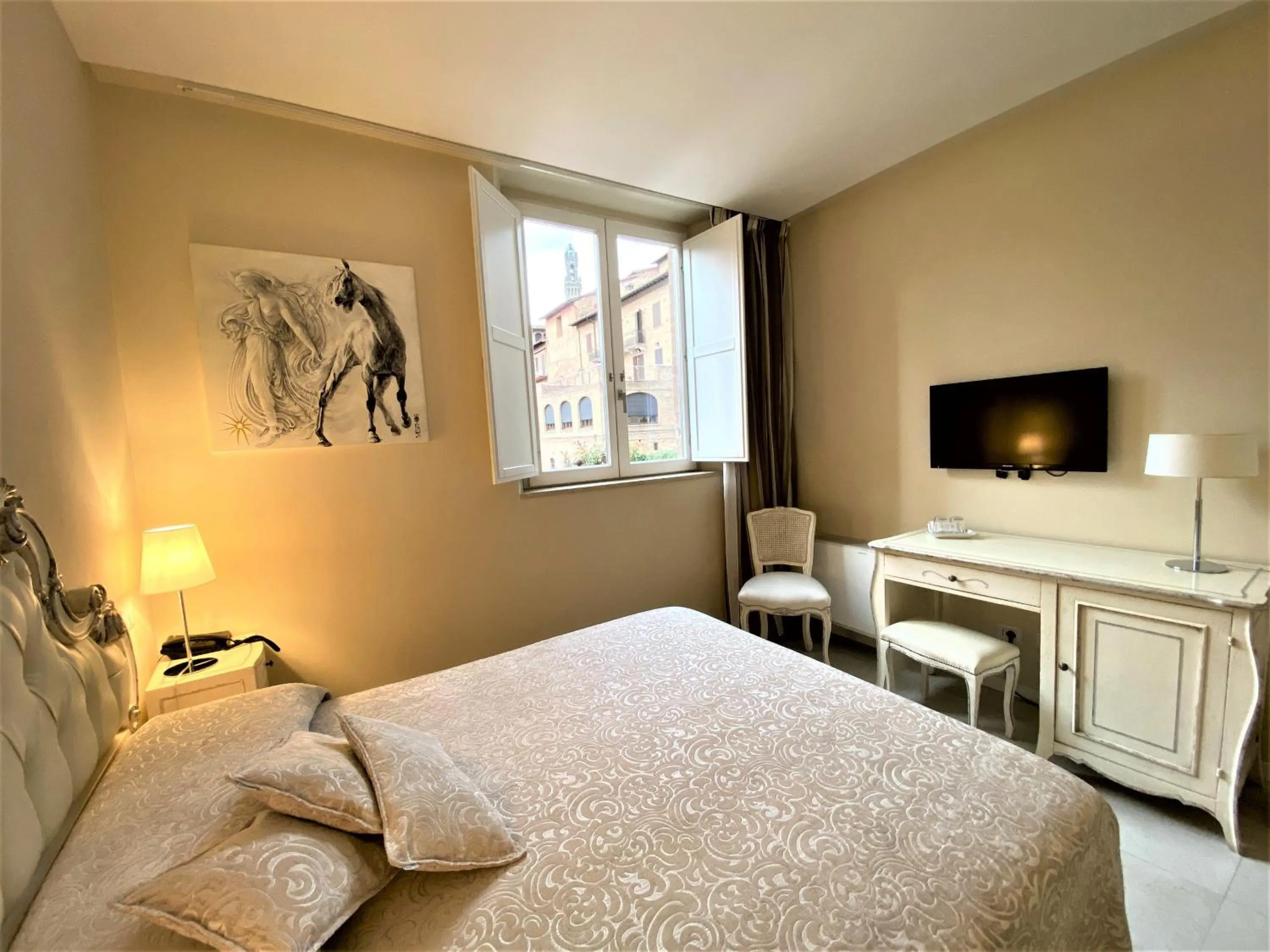 Superior Double Room with City View in Villa del Sole Siena