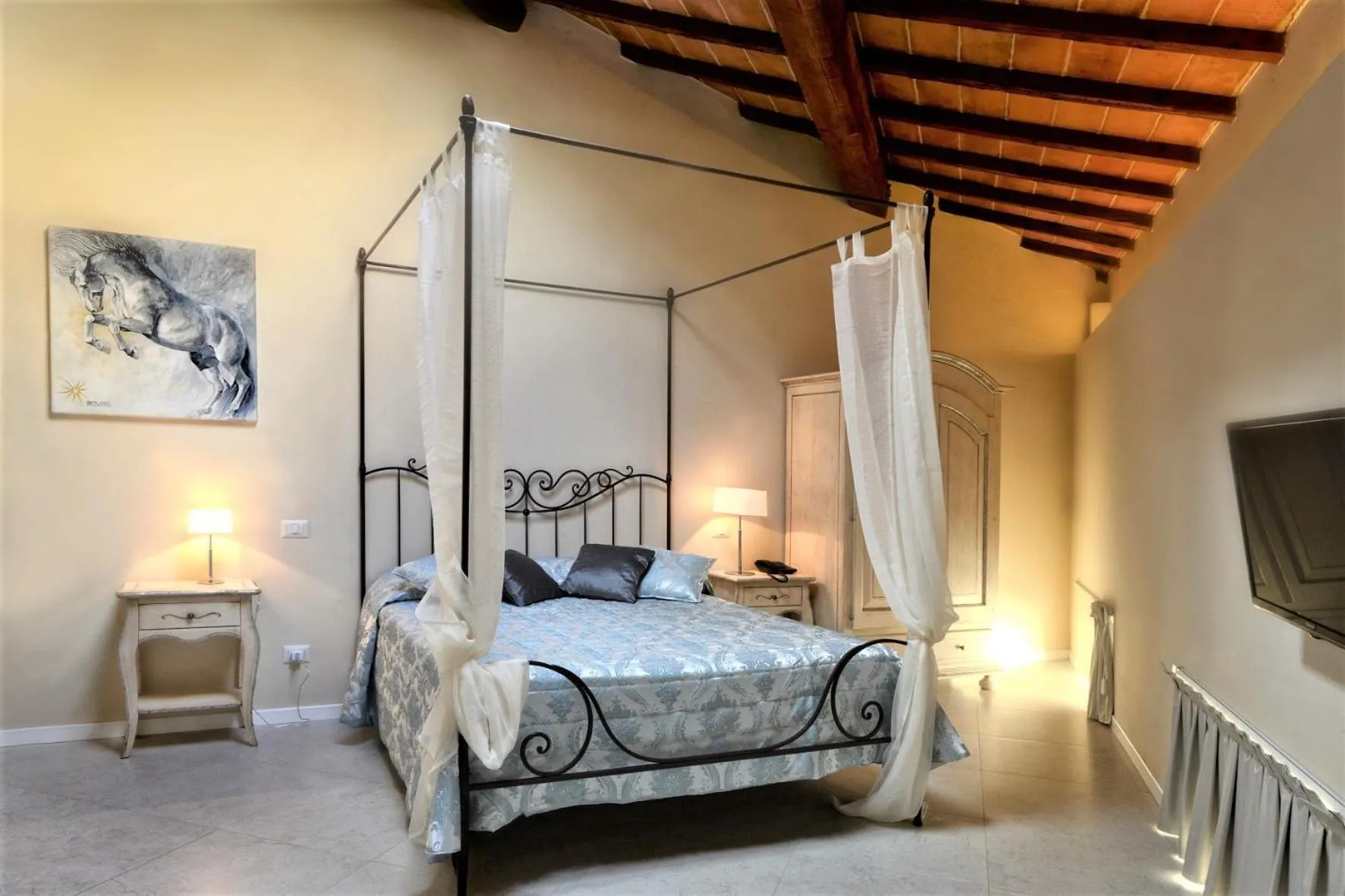 Bed in Villa del Sole Siena