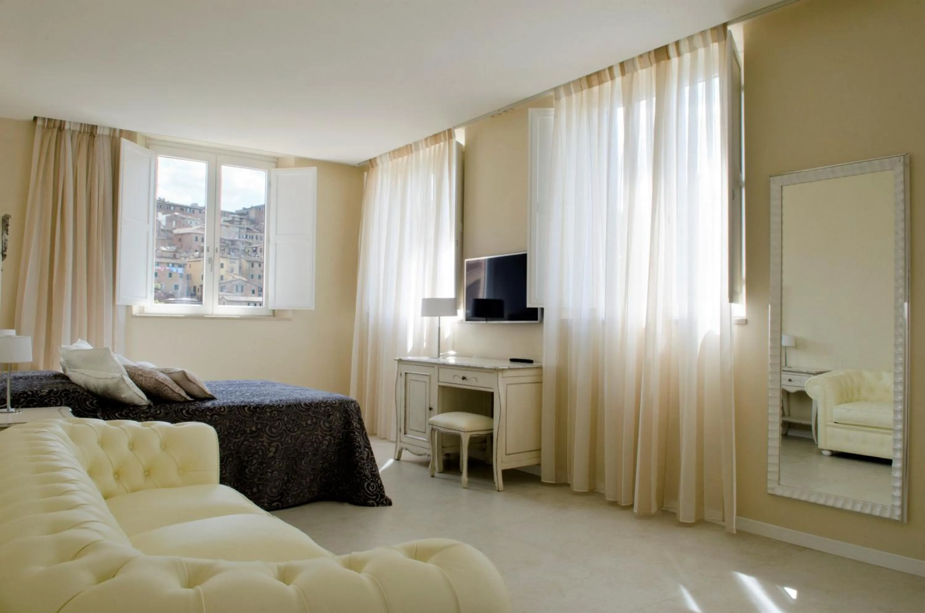 Bed in Villa del Sole Siena