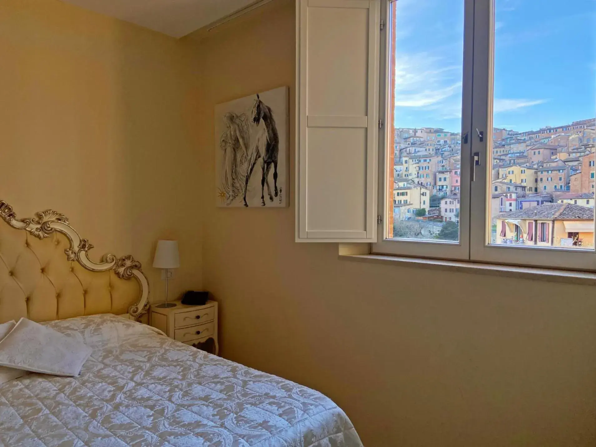 Superior Double Room with City View in Villa del Sole Siena Superior Double Room with City View in Villa del Sole Siena