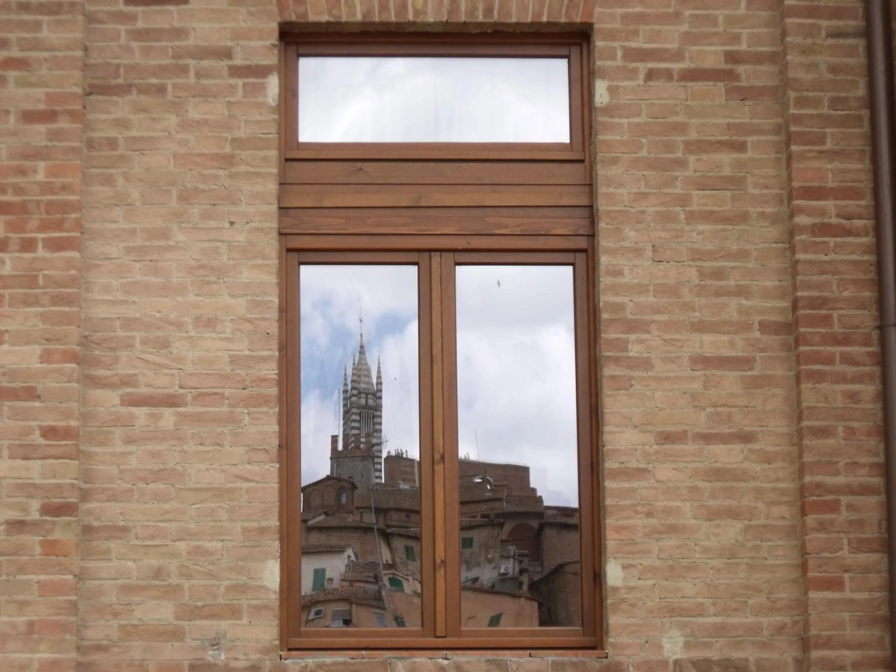 Facade/entrance in Villa del Sole Siena