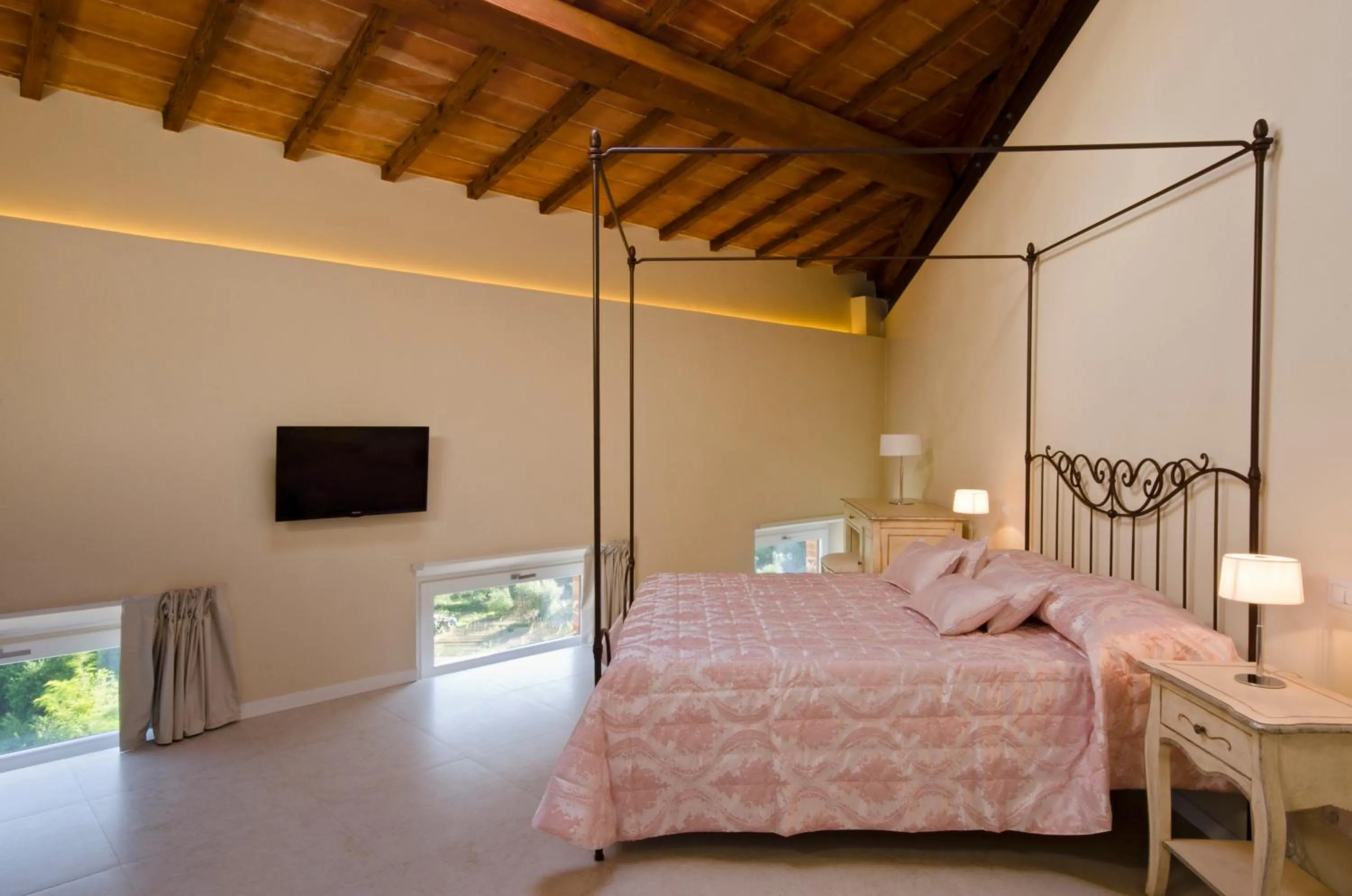 Bed in Villa del Sole Siena