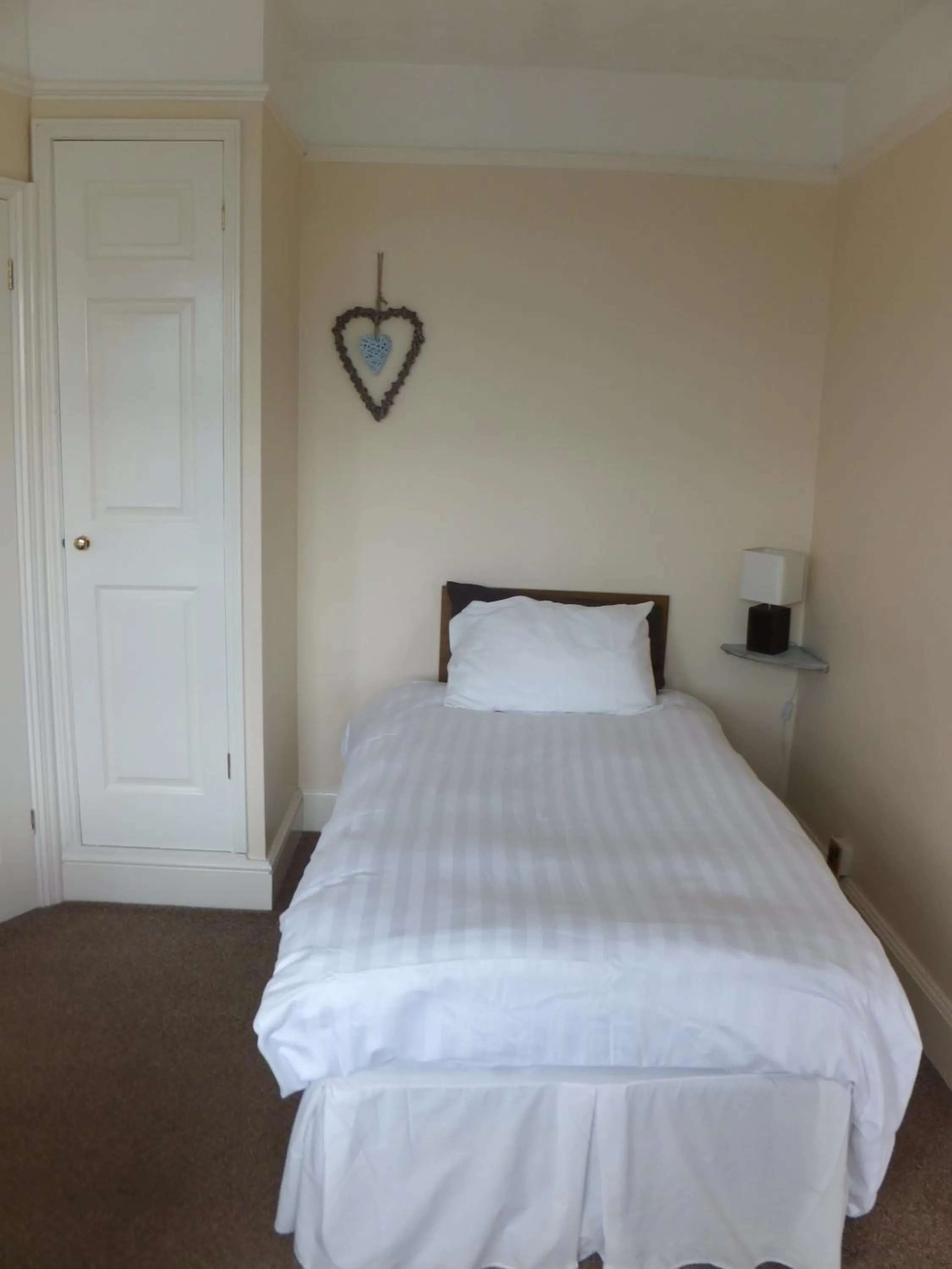 Bed in Sea Jade Guest House