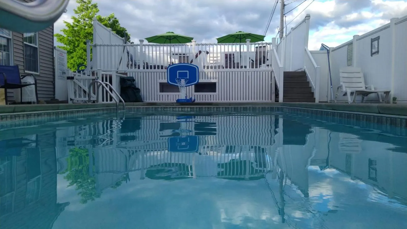Swimming pool in Windsor Motel
