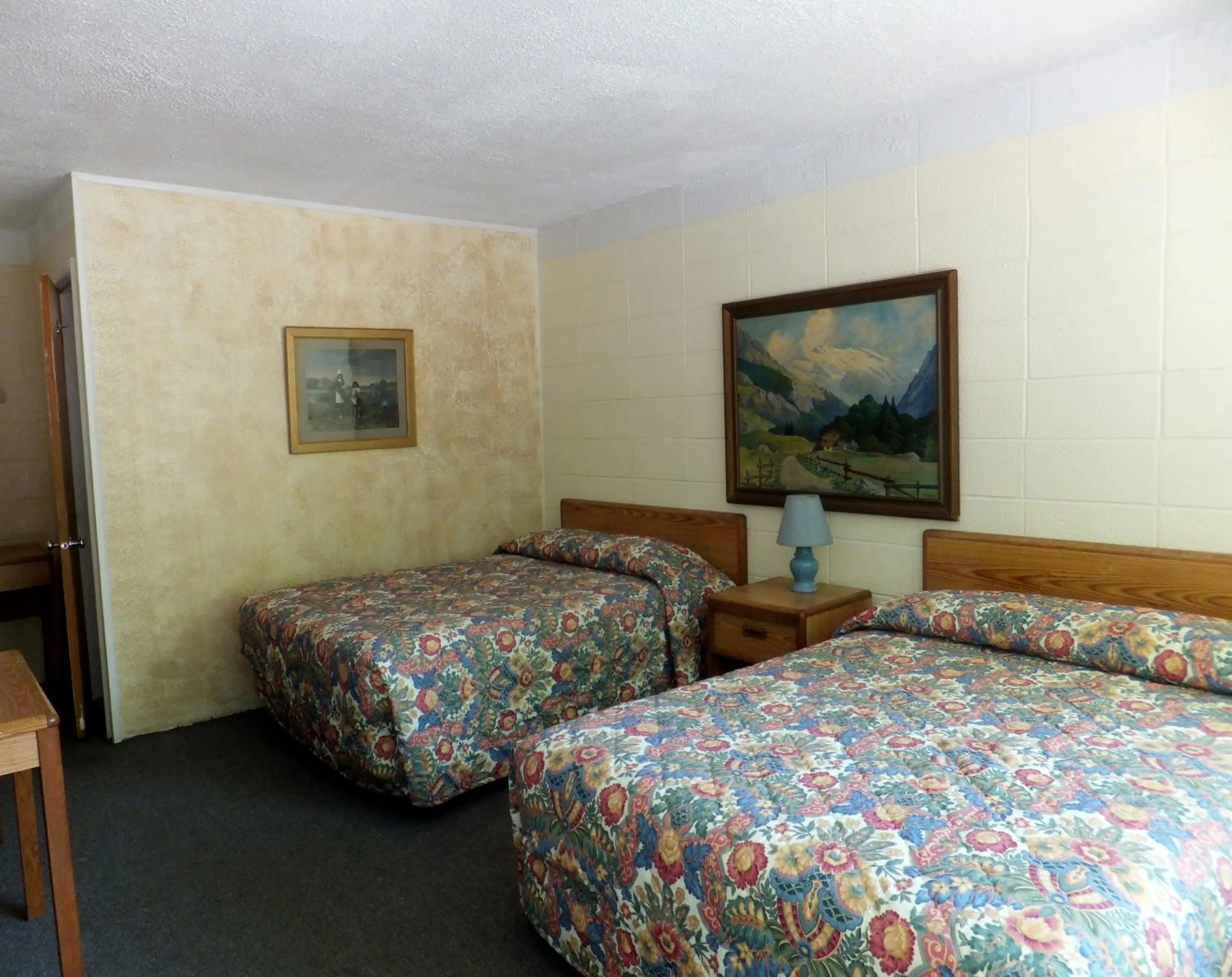 Bed in Windsor Motel