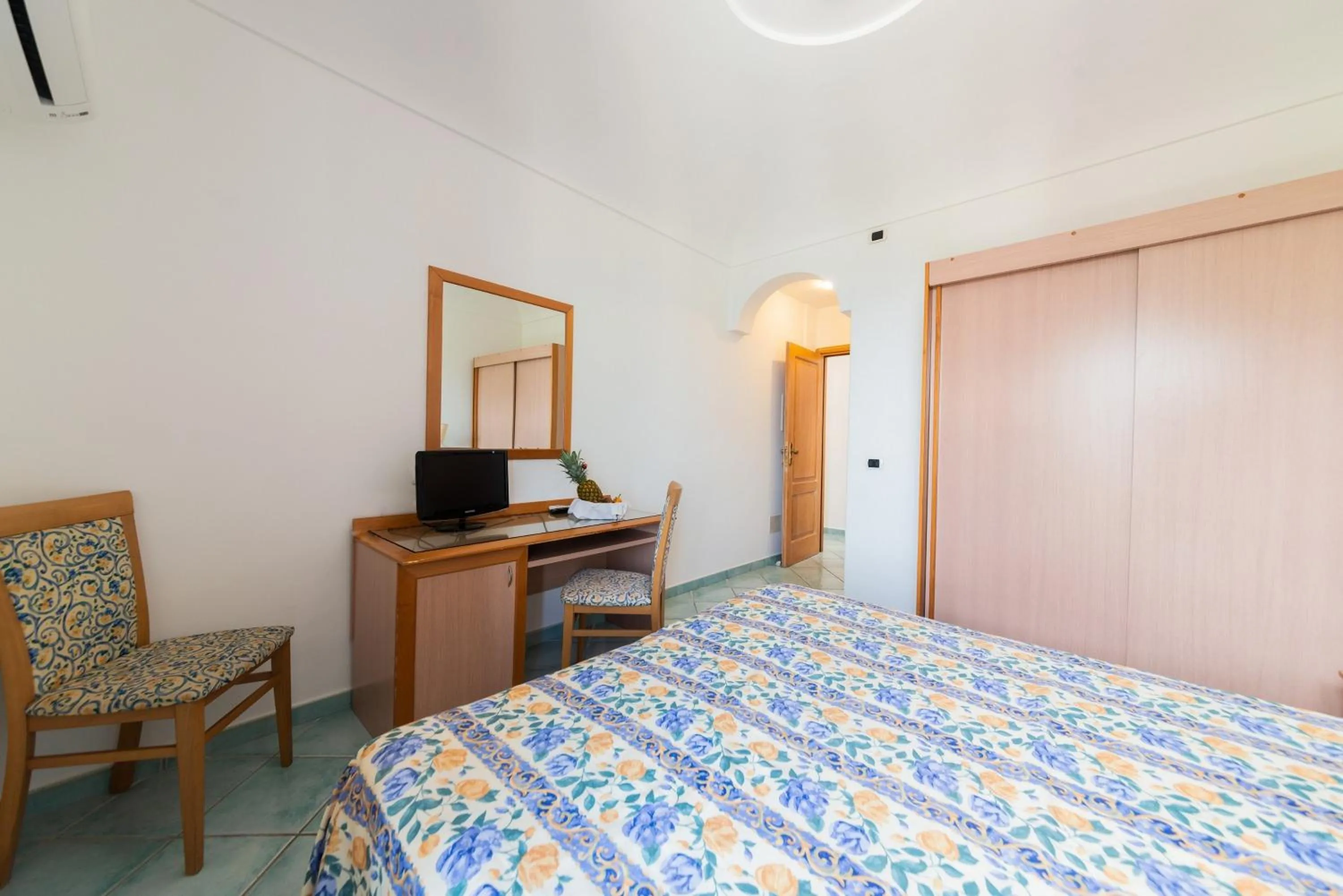 Bedroom, Bed in La Capannina - Hotel & Apartments