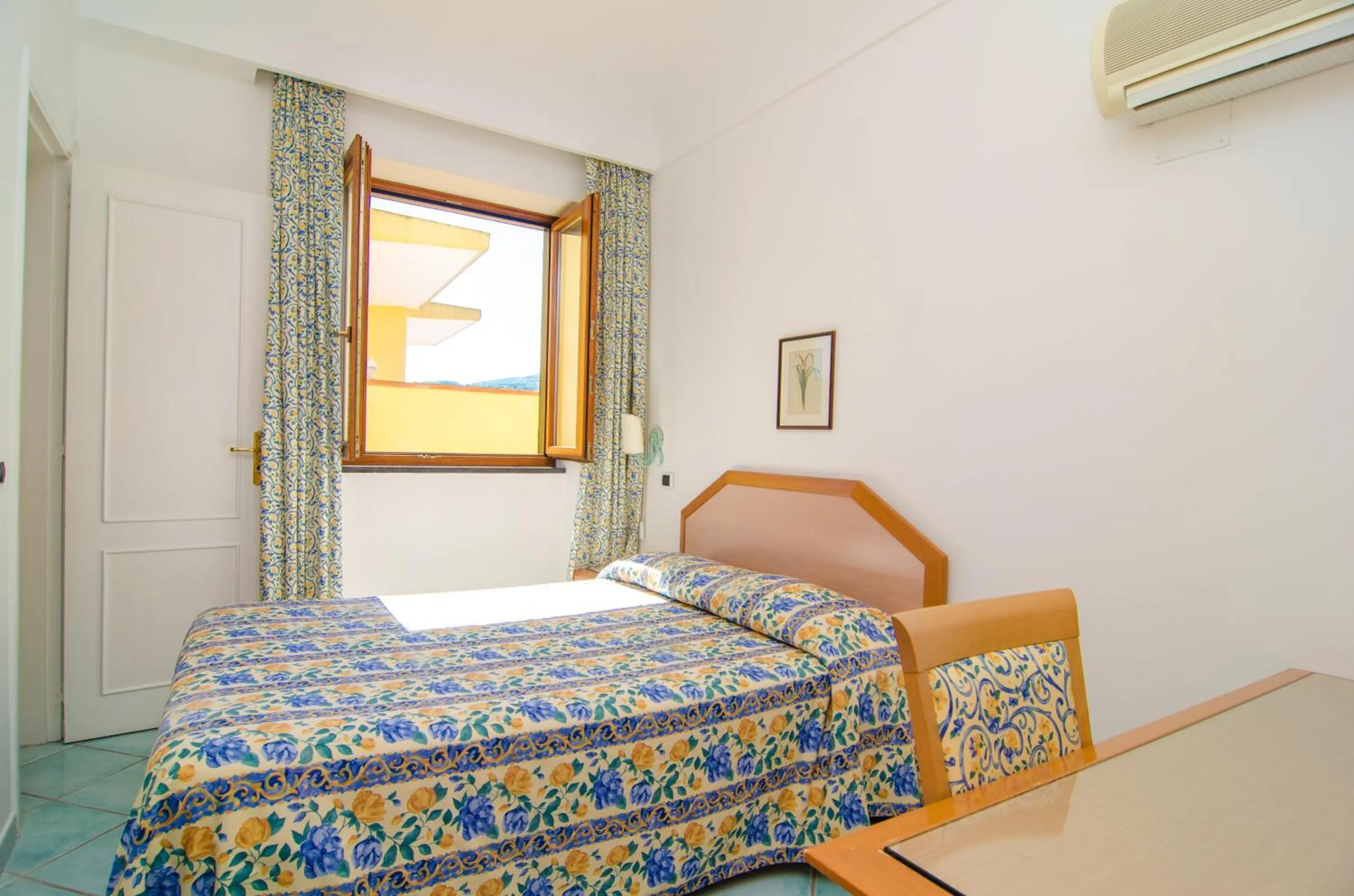 Bedroom, Bed in La Capannina - Hotel & Apartments