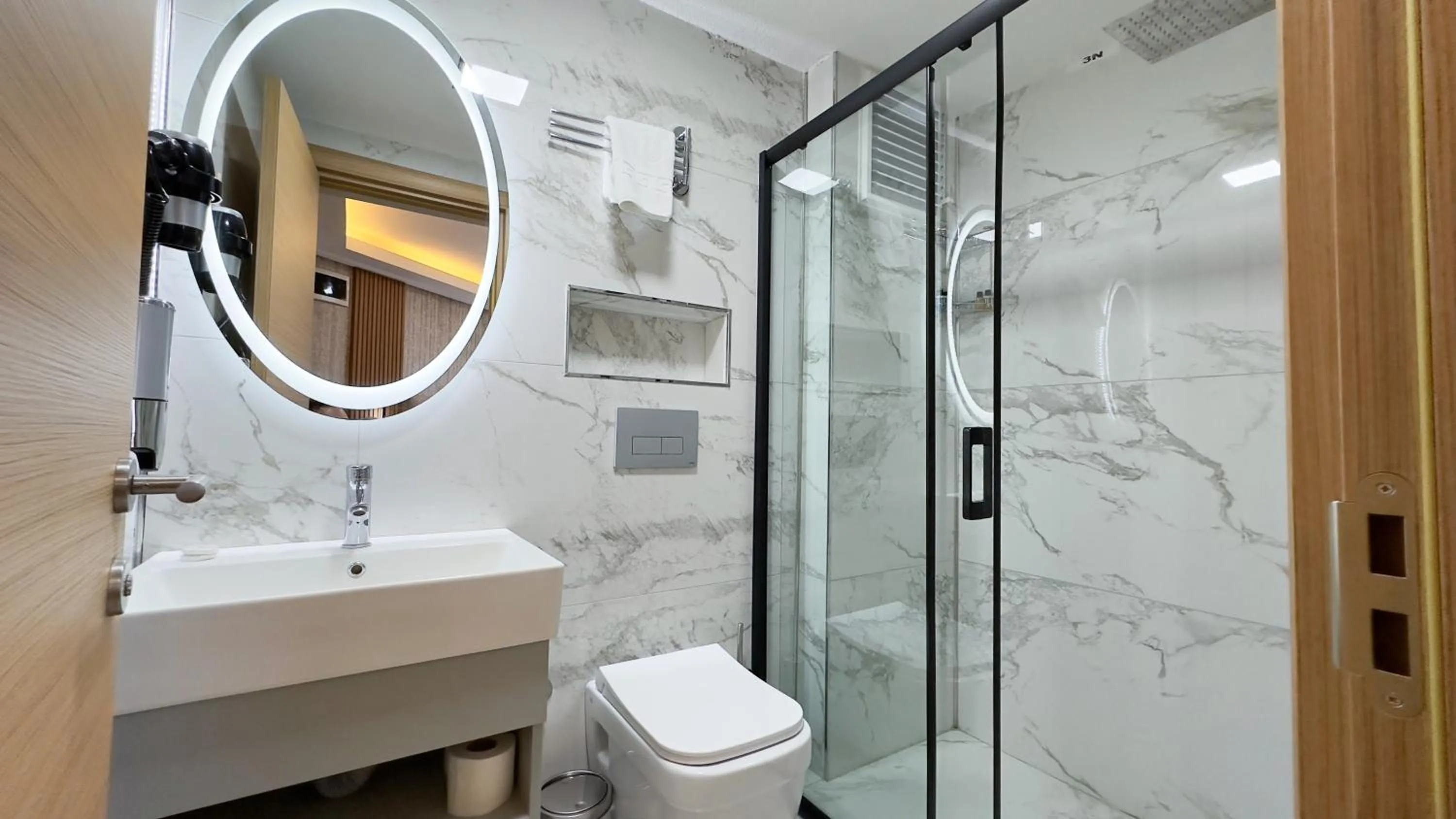 Shower in Avcı Palace Hotel