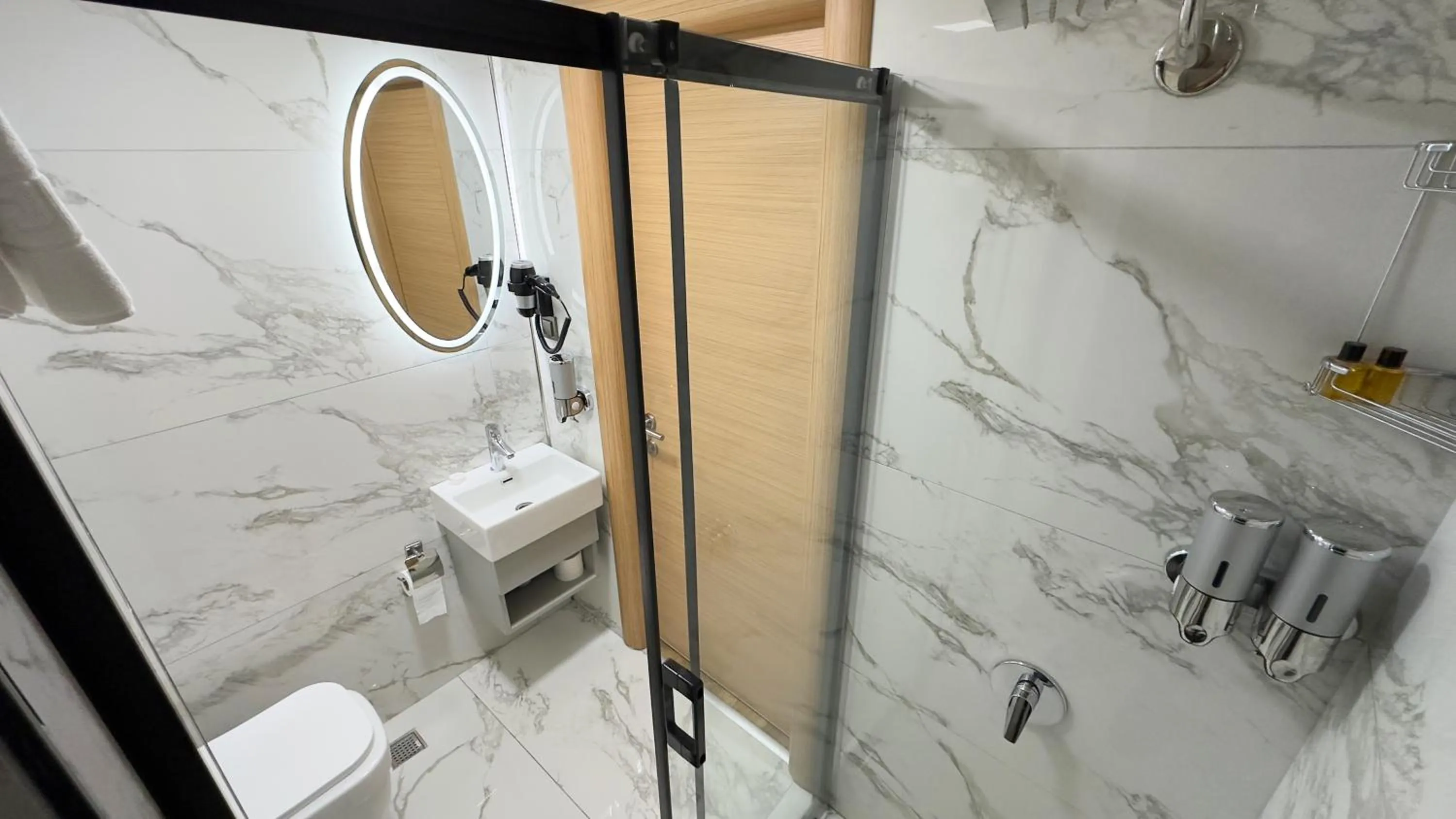 Shower in Avcı Palace Hotel