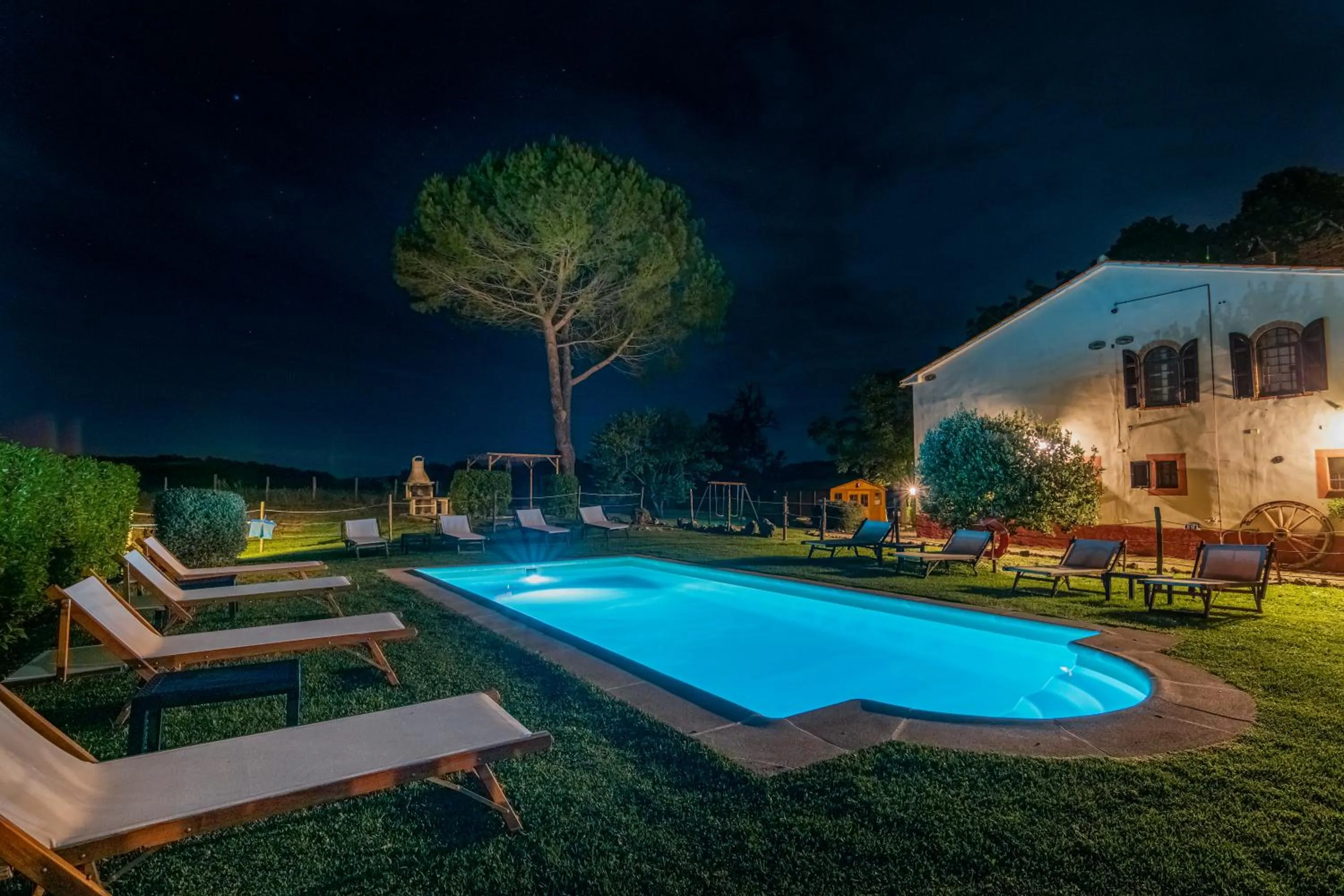 Swimming pool in B&B Borgo Vera
