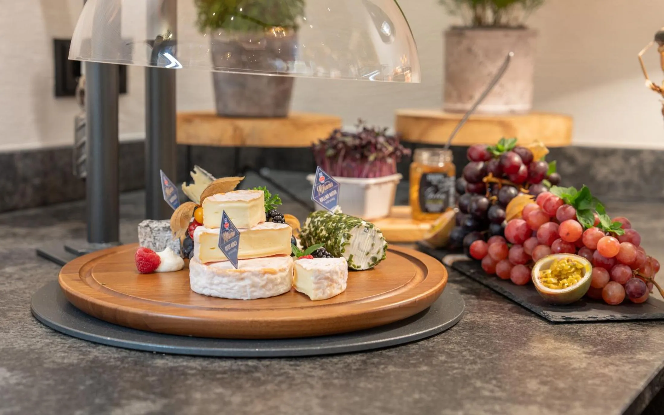 Buffet breakfast in Landhotel Untermüllnergut