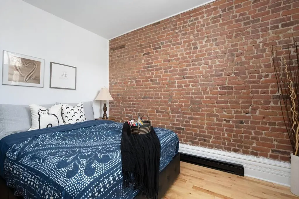 Bed in Downtown Luxe: Metro, King Bed, Parking, Sleeps 6